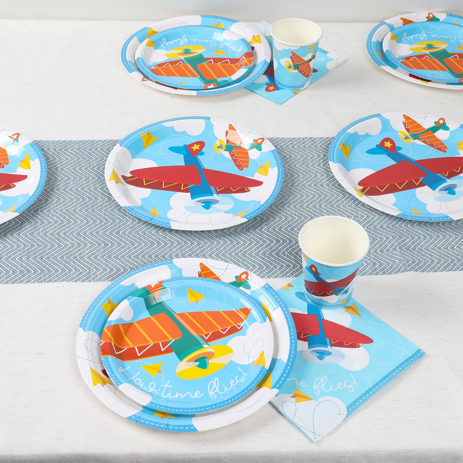 Dekoracje na przyjęcie urodzinowe w samolocie (24 szt.) talerze obiadowe, talerze deserowe, kubki, serwetki. Samolot baby shower i dekoracje urodzinowe dla dzieci, chłopców