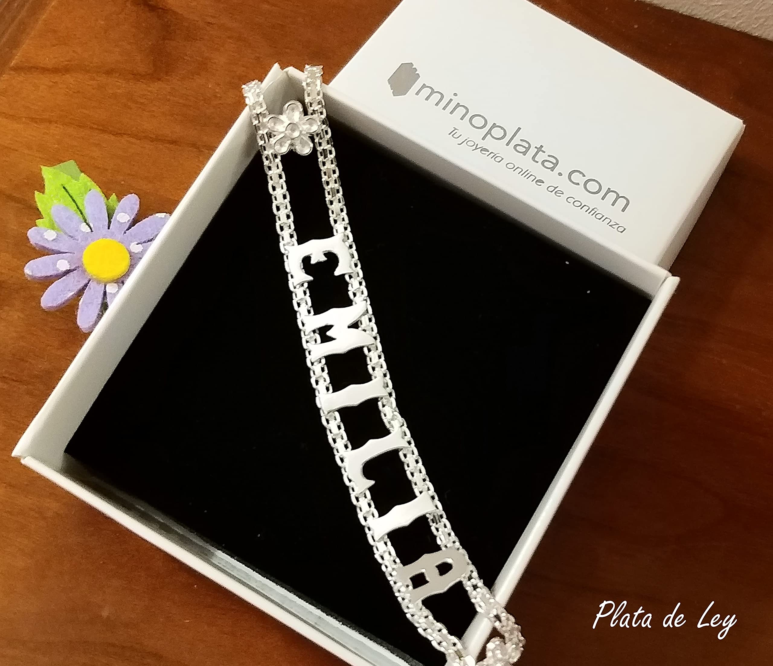 Braccialetto da donna con nome in argento Sterling, un gioiello prezioso che possiamo personalizzare con il nome o la parola che vogliate