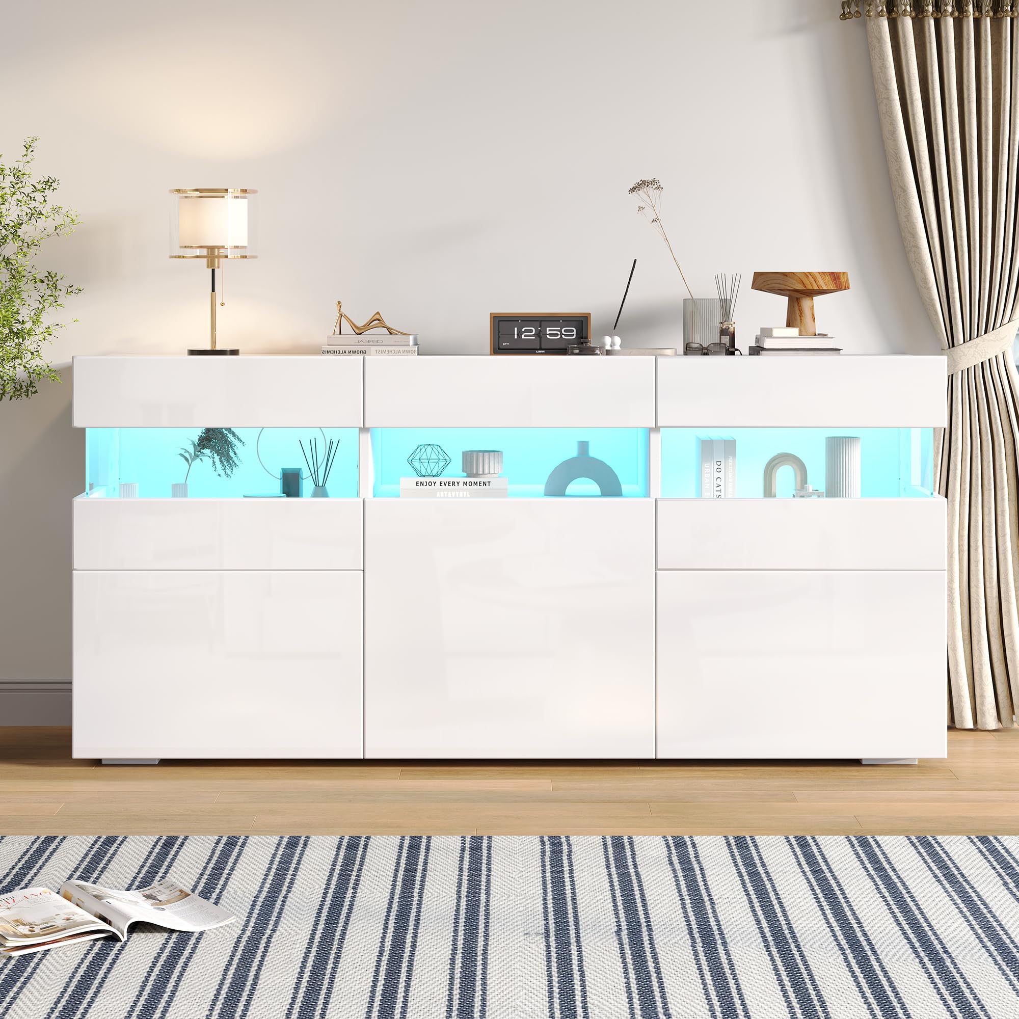 Wohnzimmer-Sideboard, Schrank mit 3 Türen und 7 Ablagefächern, Hochglanz-Wohnzimmerschrank mit LED-Lichtleiste, Allzweckschrank mit Transparentes Acrylgehäuse, 140 * 40,5 * 66,5cm, Weiß