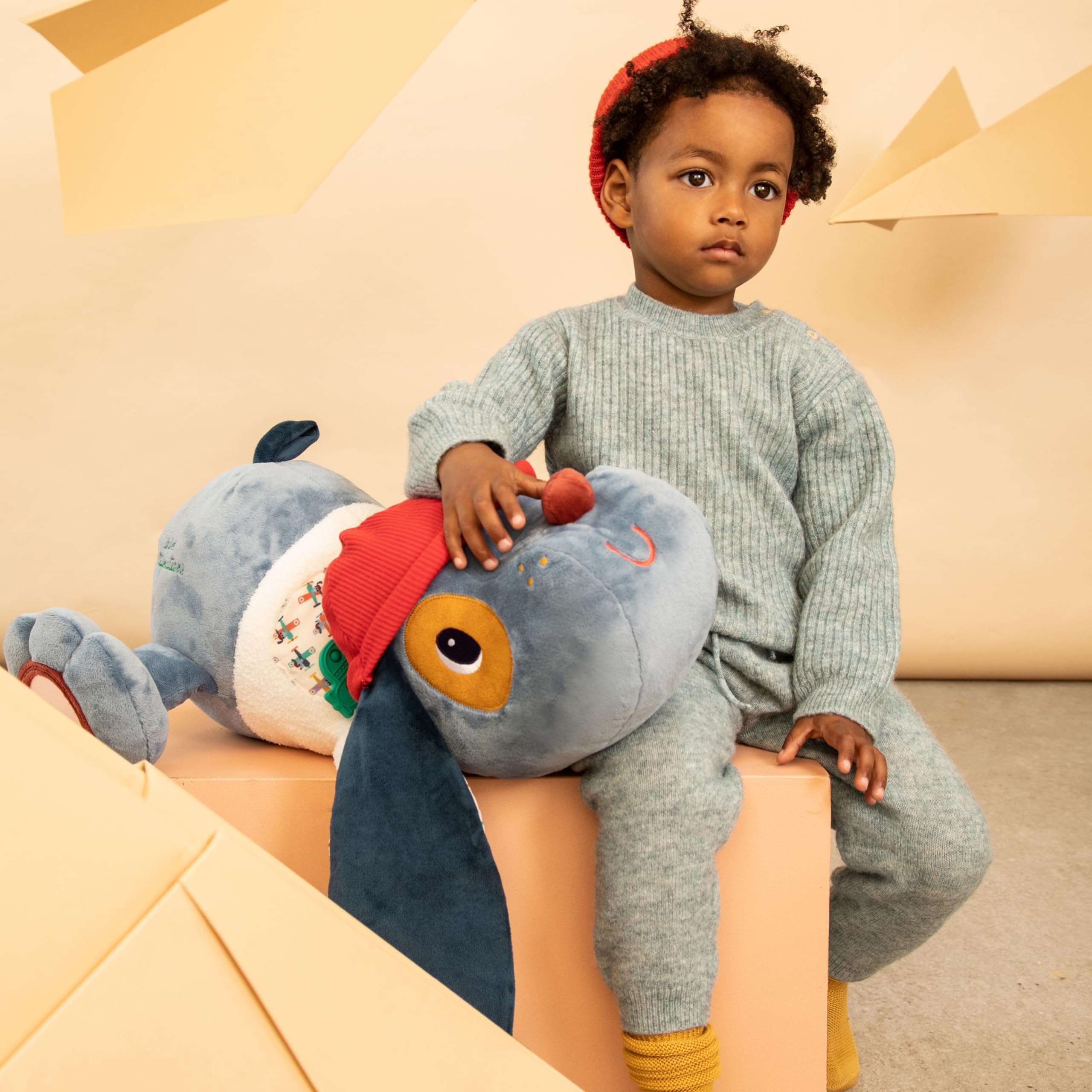 LILLIPUTIENS - Maxi Perro de Peluche de Actividades - Ideal para Decorar la habitación y Jugar - Altura 55cm - Múltiples Sonidos y Actividades - Materiales Suaves - 87cm - A Partir de 6 Meses