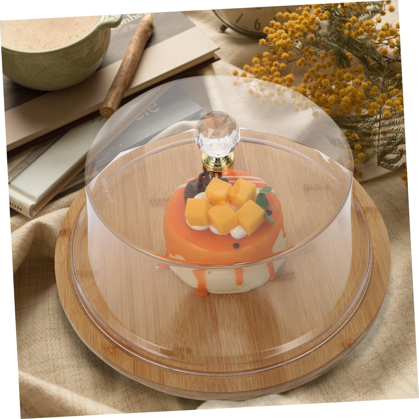 Cubierta de Acrílico para Cubrir y Exhibir Postres para Pastel Base de Bambú y Tapa en Forma de Cúpula en Bandeja de Té