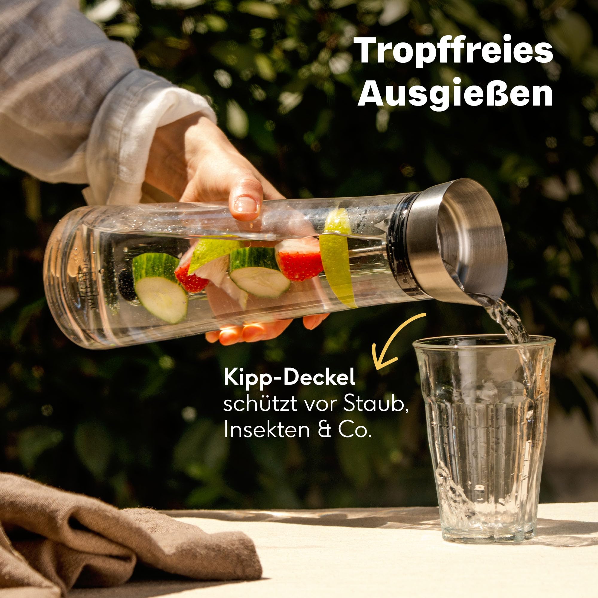 SILBERTHAL Glaskaraffe mit Deckel und mit Fruchtspieß - Edelstahl Deckel öffnet mit Kippen - Wasserkaraffe mit Fruchtsieb Transparent