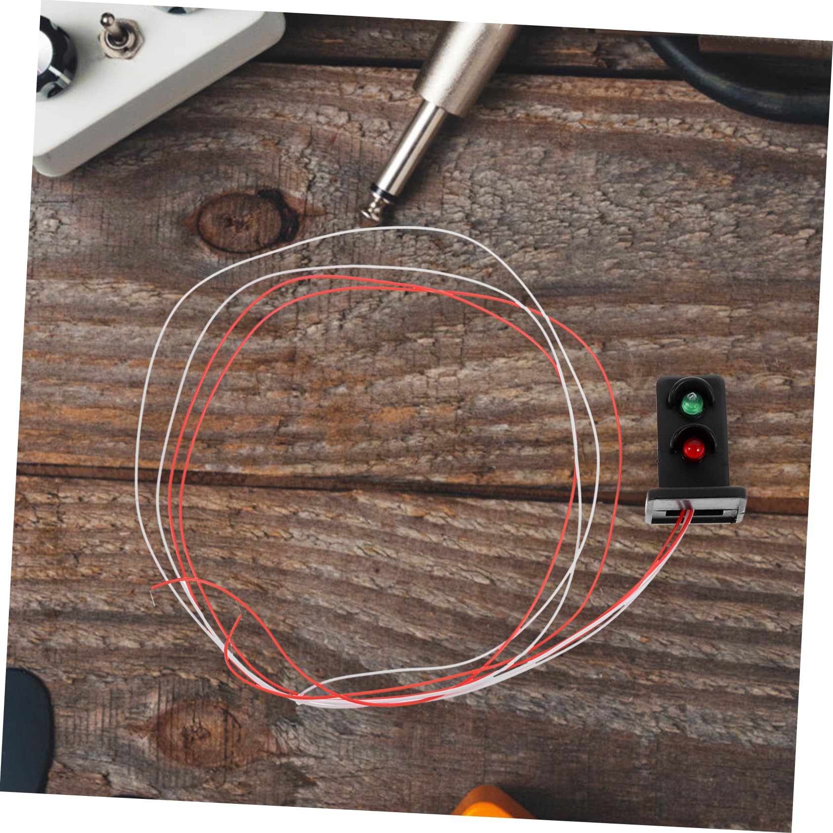 BESPORTBLE 2Pcs Mini Traffic Light Model for Sand Table DIY Materials Decorative Signal Lamp for Train Layouts and Sandbox Scenes Vibrant Design for Miniature Decor