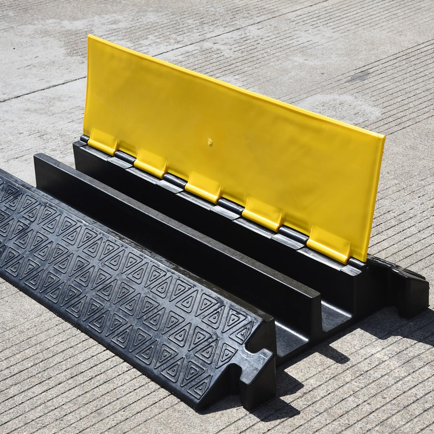 Tappetino protettivo per cavi a 2 canali, grande, 90 x 56 x 10 cm, protezione da attraversamento per cavi, ponte cavi, ponte per cavi esterno, per cavi 5T, pavimento in gomma per parcheggio (2