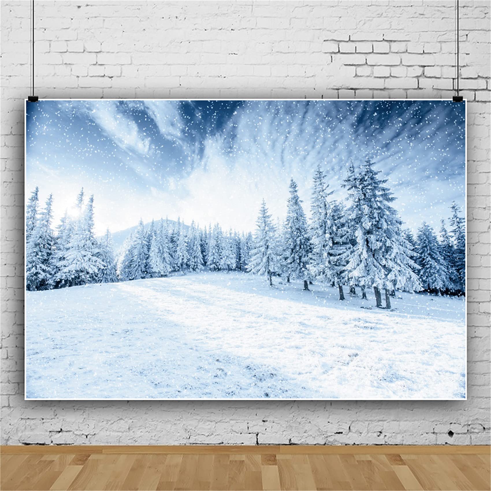 Un Paysage De Montagnes Enneigées Avec Un Lac Et Des Montagnes En Arrière-plan. | Photo Premium