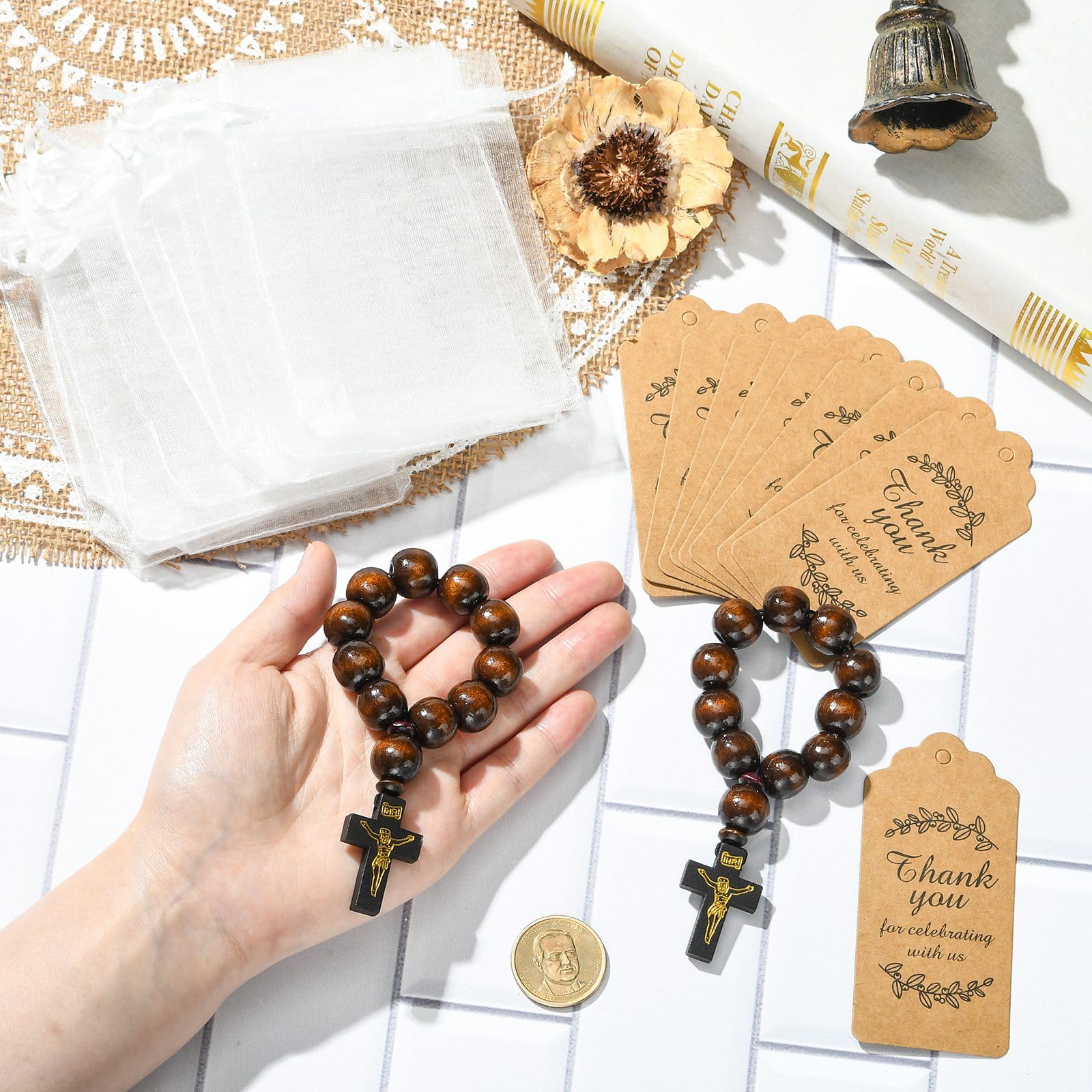 LiQunSweet Holz-Kreuz-Ornamente zum Aufhängen, mit Organza-Geschenkbeuteln und Dankeskarten, Kokosbraun, 110 mm, 20 Stück