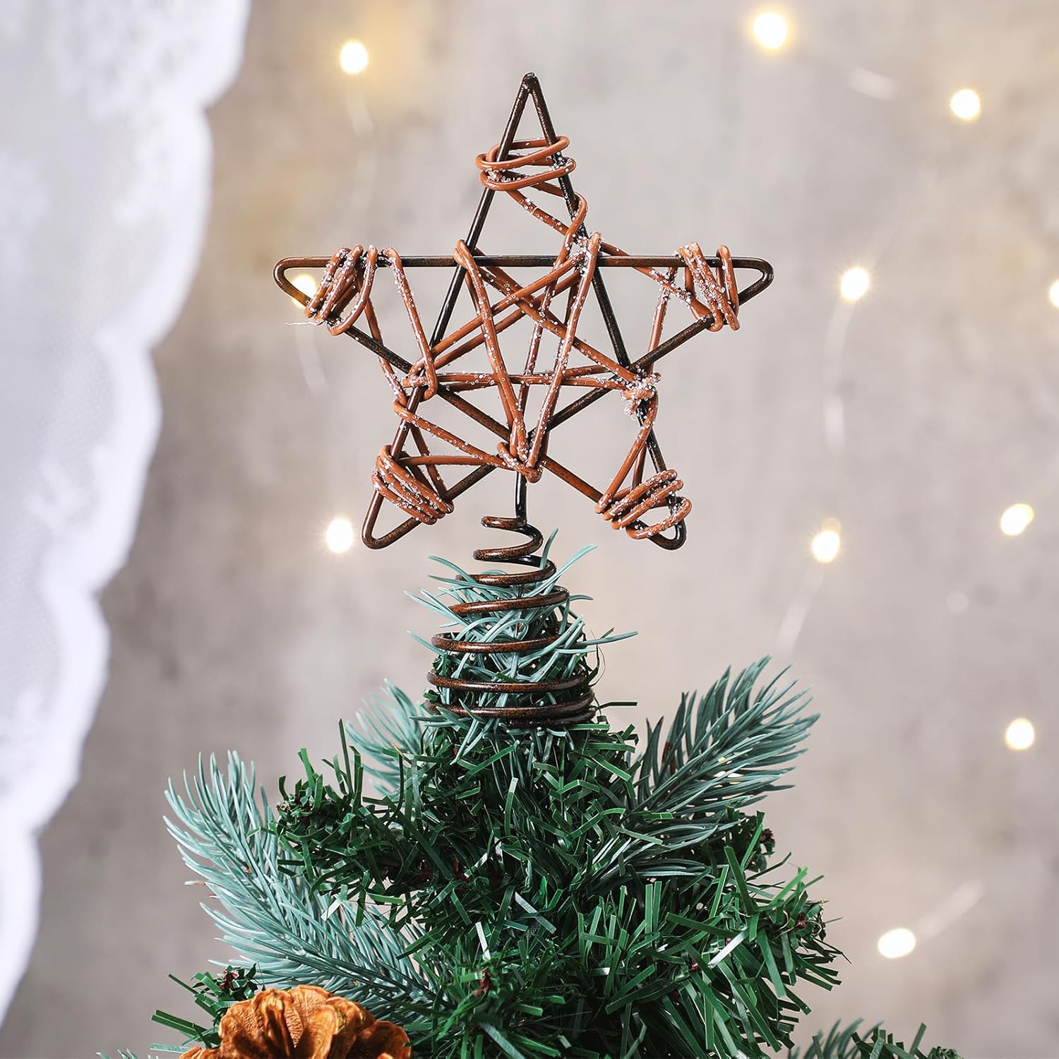 Lenwen Mini Christmas Star Tree Topper Wire Star Treetop Christmas Ornaments Decorative Metal Tree Topper for Home Office Xmas New Year Holiday Decoration(Golden)