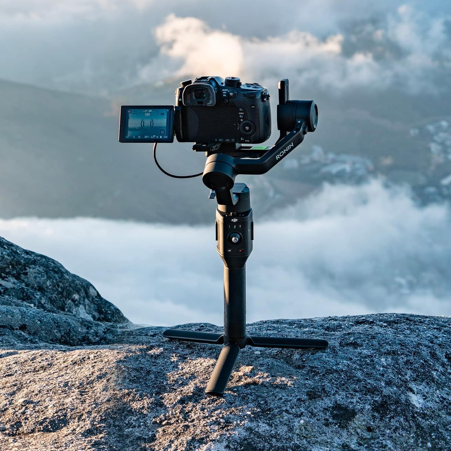 DJI Ronin-SC Stabilizzatore Professionale Portatile a 3 Assi, per Fotocamera Mirrorless, Leggero, Compatto, fino a 2 kg di Peso, Compatibile con Nikon, Canon, Panasonic, Fujifilm