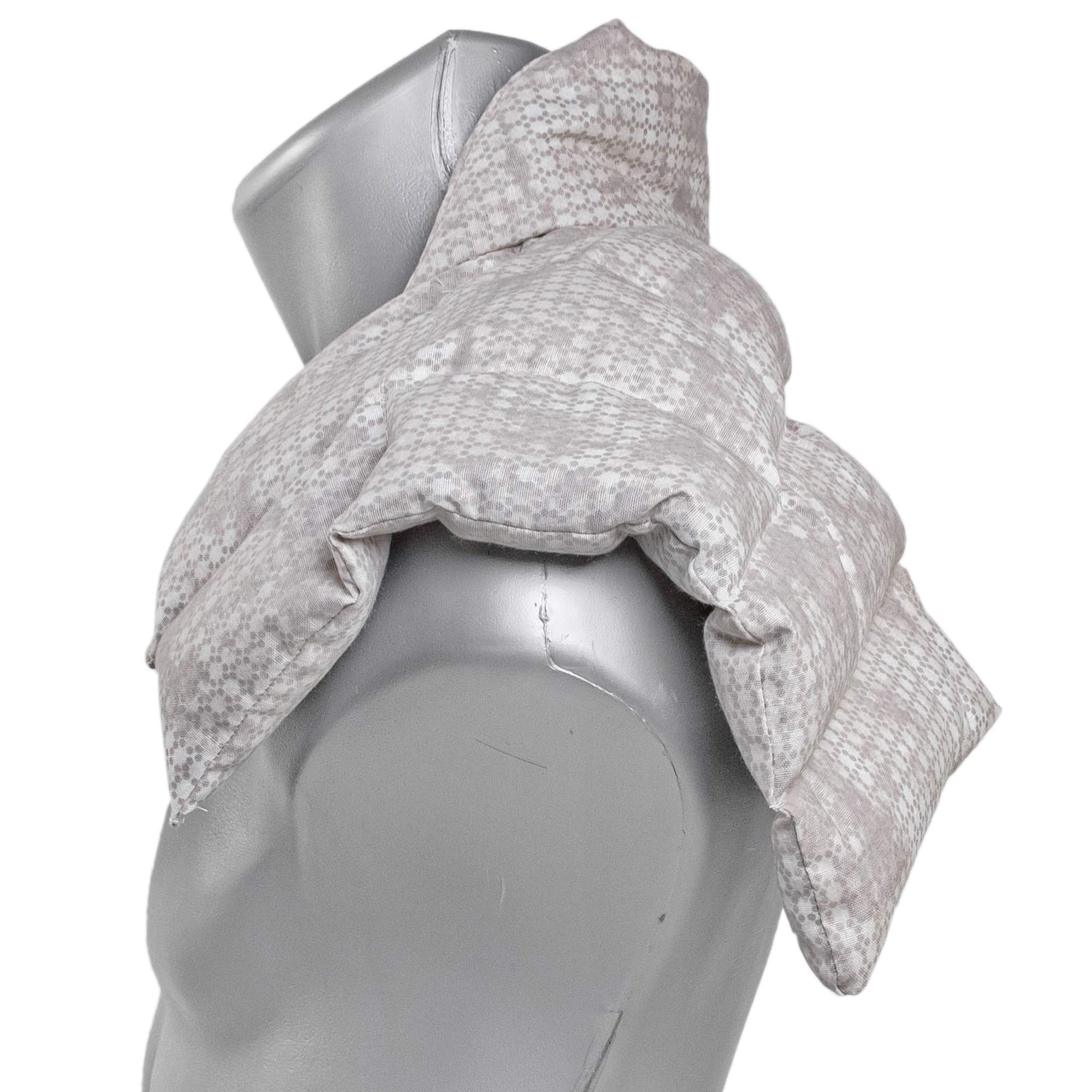 Bio-Dinkelkissen Schulter & Nackenkissen mit Kragen. Nacken Wärmekissen, Körnerkissen - Wärme und Kälte (shabby-chic grau-beige, Bio-Dinkel)
