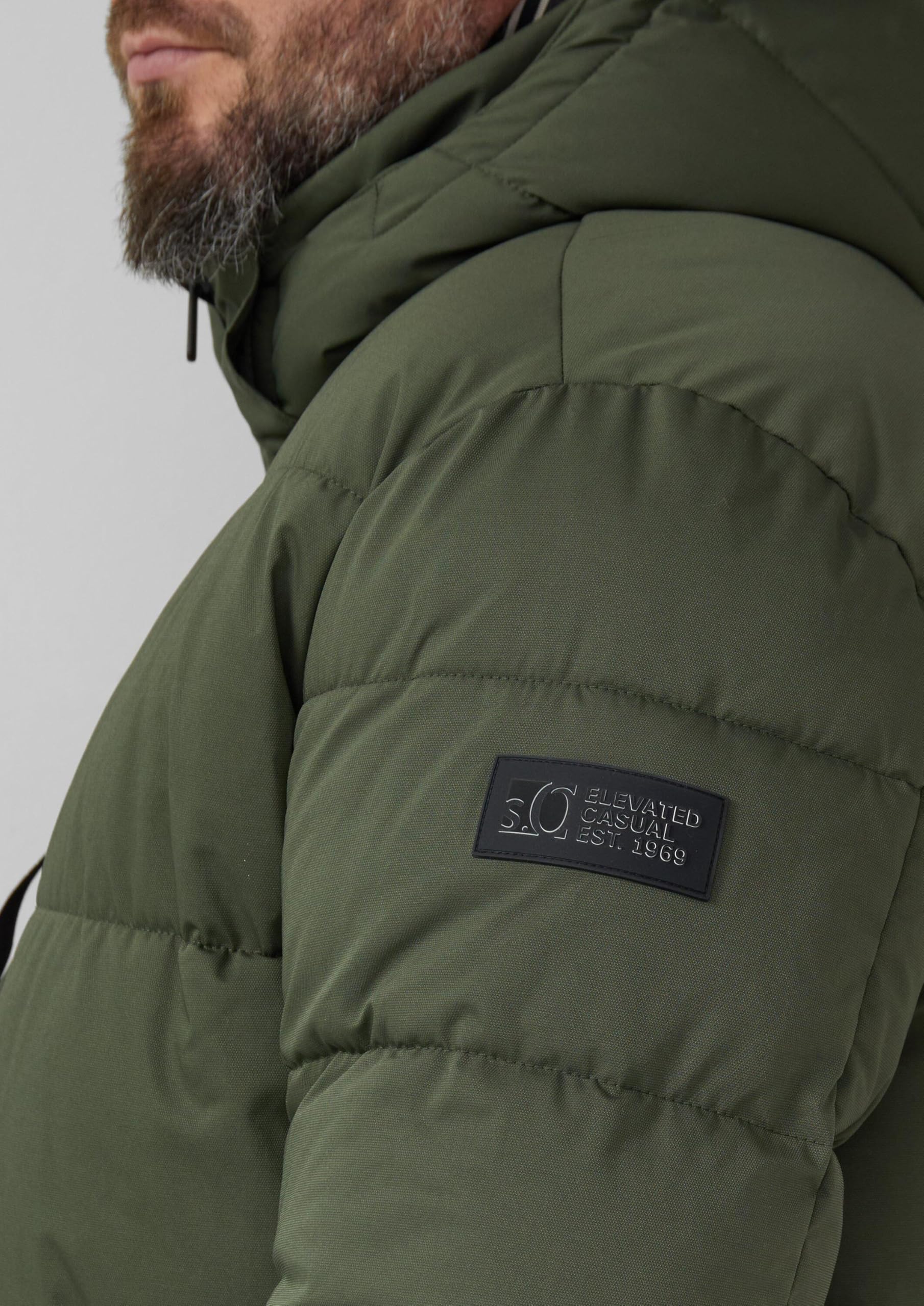 s.Oliver Wasserabweisende Pufferjacke mit abnehmbarer Kapuze und sportiven Details