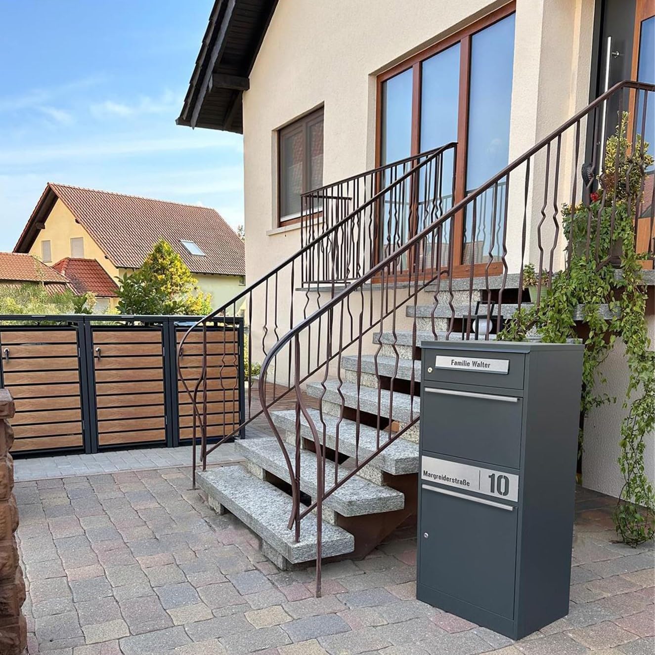 Metzler Paketbox, Briefkasten mit großem Paketfach in Anthrazit, personalisierte Paketbox für draußen, Standbriefkasten mit Paketfach, Paketkasten, Postbox mit Gravur, rostfrei und massiv - Bispo 2
