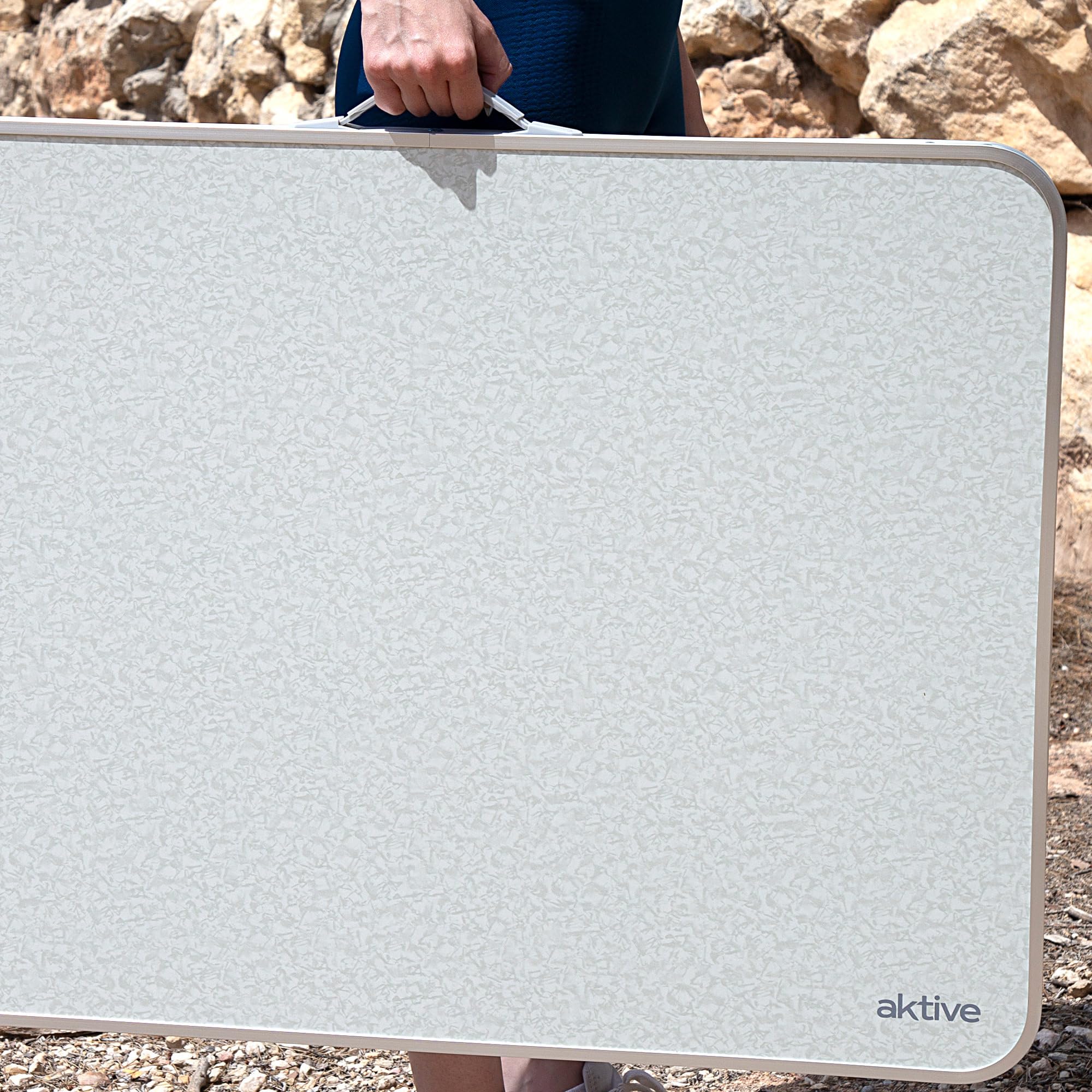 AKTIVE Table de Camping Pliante, Table Légère, Pieds Pliants, 80X60X70 cm, Bois MDF, Cadre en Acier, Blanc, Poignée de Transport, Camping