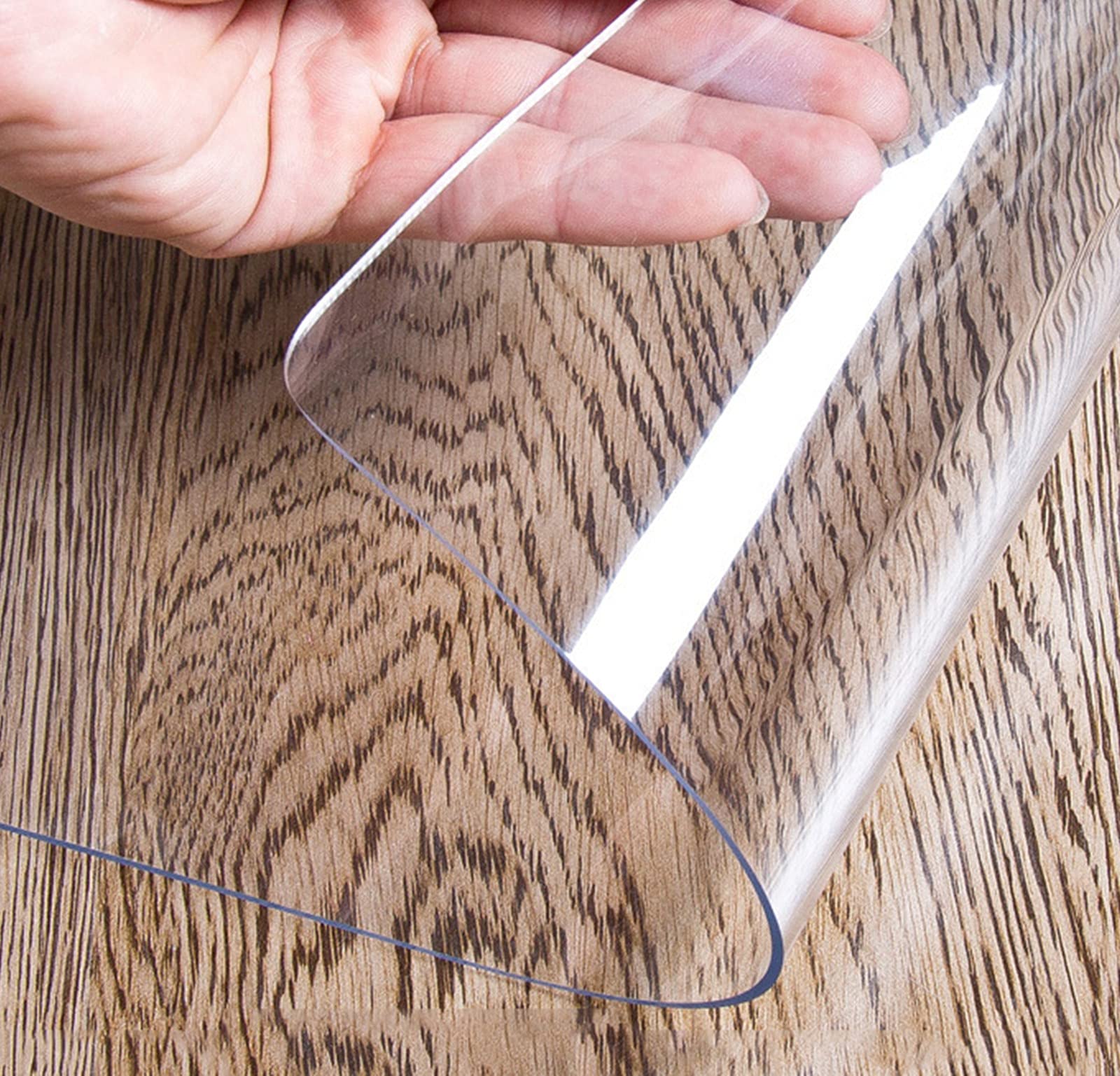 Housse en plastique pour protéger une table des taches d'huile et eau
