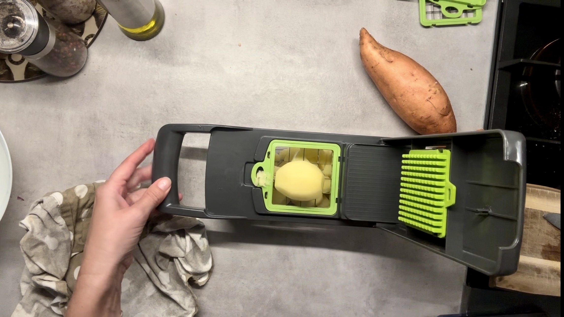 Gemueseschneider im Test mit Kartoffeln und Suesskartoffeln ansehen