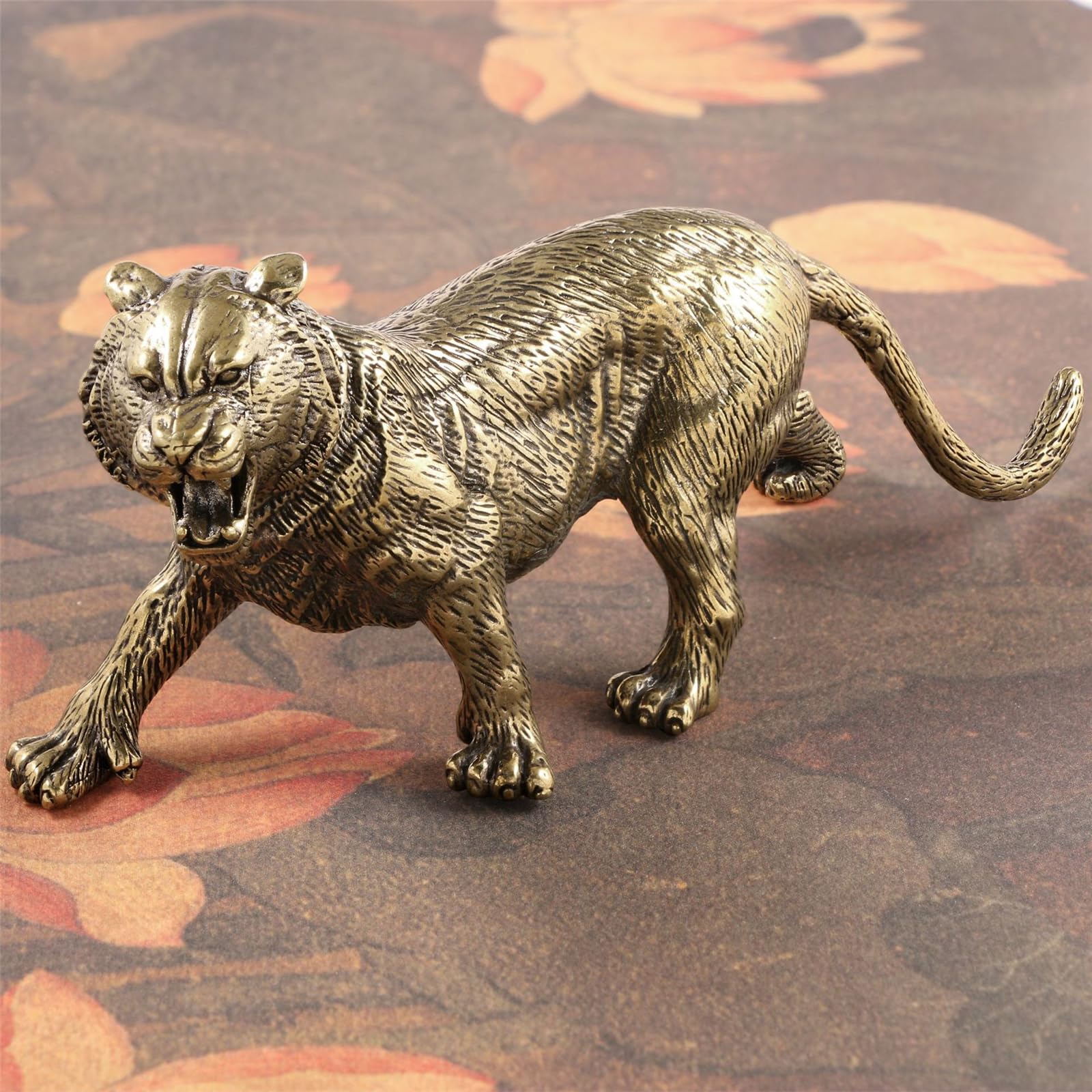 Escultura antigua maneater de metal para