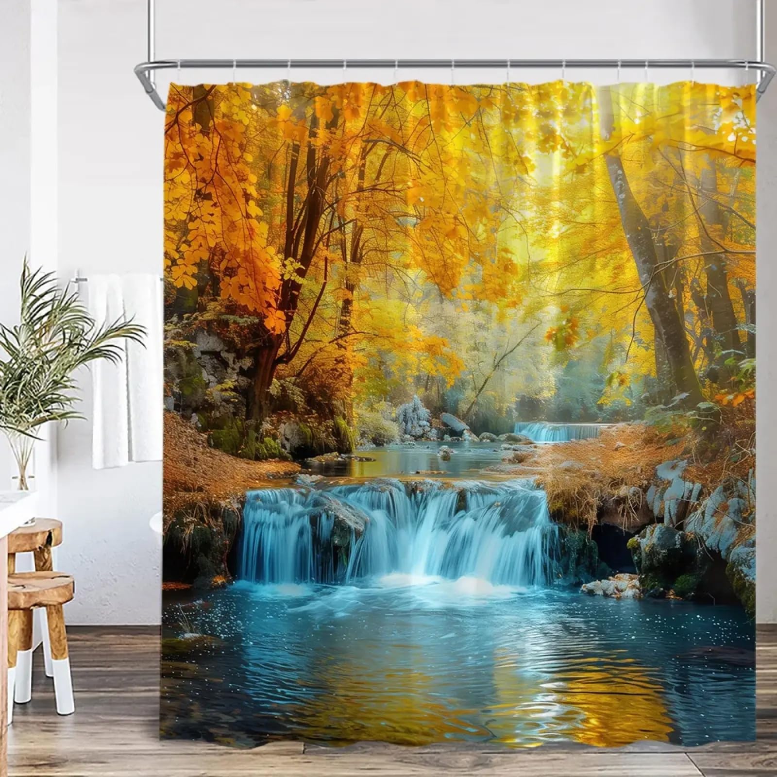 Rideau de douche nature cascade et feuilles d'or pour instaurer une ambiance automnale apaisante