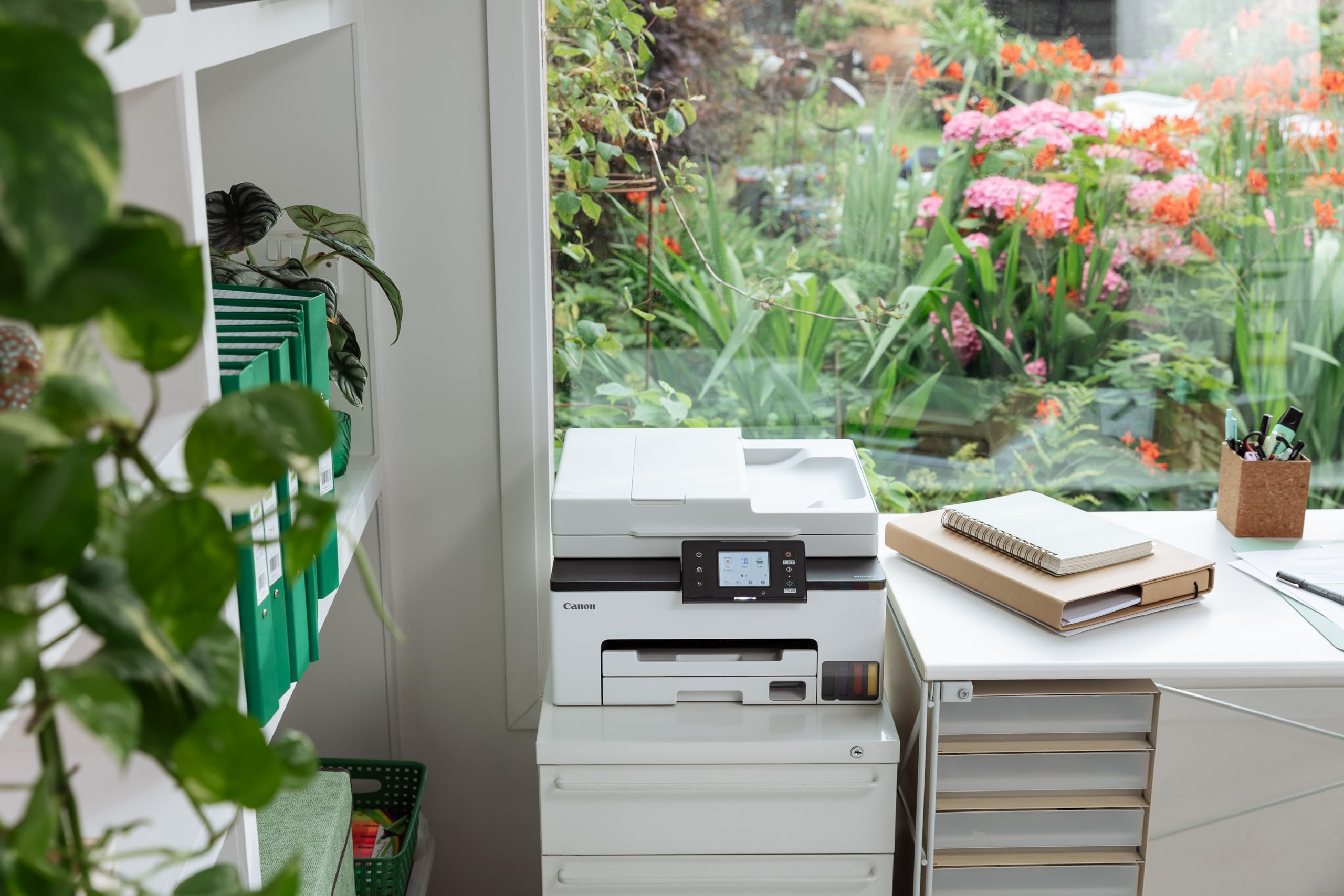 Canon MAXIFY GX2050 Tintenstrahldrucker 4-in-1 Multifunktionsgerät DIN A4 (Drucker, Scanner, Kopierer, Fax, ADF, 600x1200 DPI, WLAN, USB, 15/10 ISO-Seiten/Min., Duplexdruck, 250 Blatt Kassette) weiß