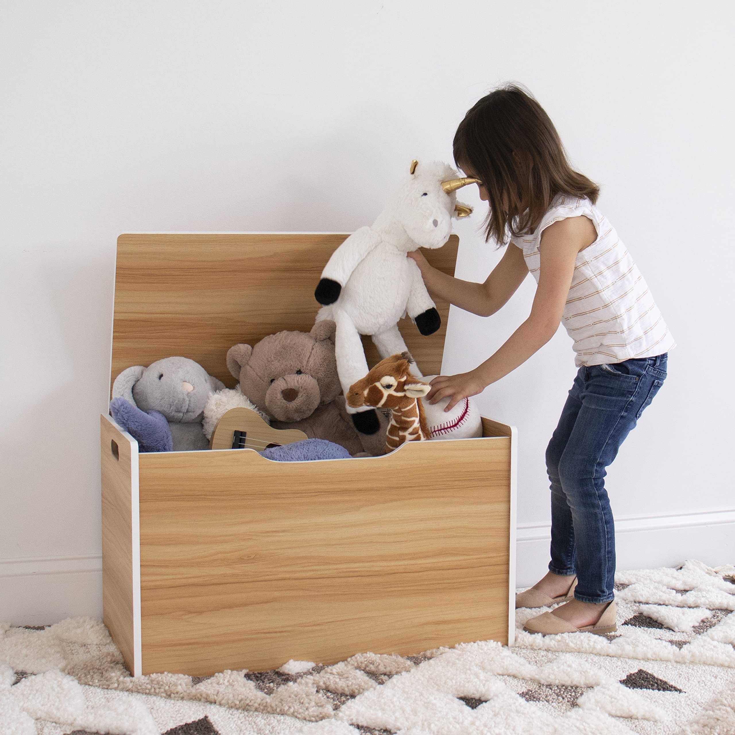 Humble Crew Journey - Baúl de almacenamiento de juguetes con bisagras de madera con tapa, caja de juguetes para niños, ideal para dormitorio, guardería o sala de juegos, 27 x 15 x 17 pulgadas (ancho x