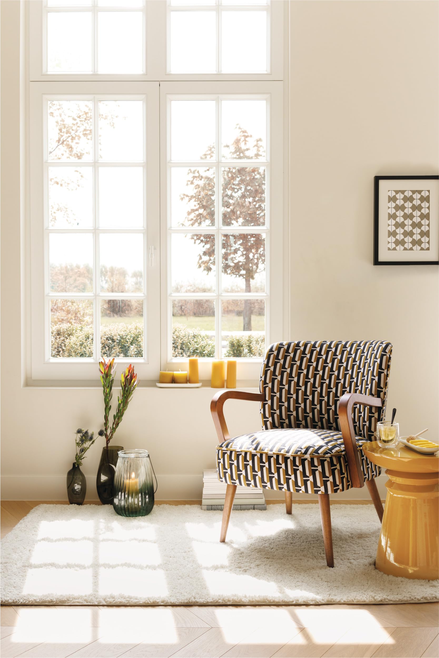 Atmosphera Interior Designer - Poltrona Chiara, tessuto ciniglia ocra nera, legno di Hevea stile retrò vintage, braccioli semirigidi per soggiorno, ufficio, camera da letto