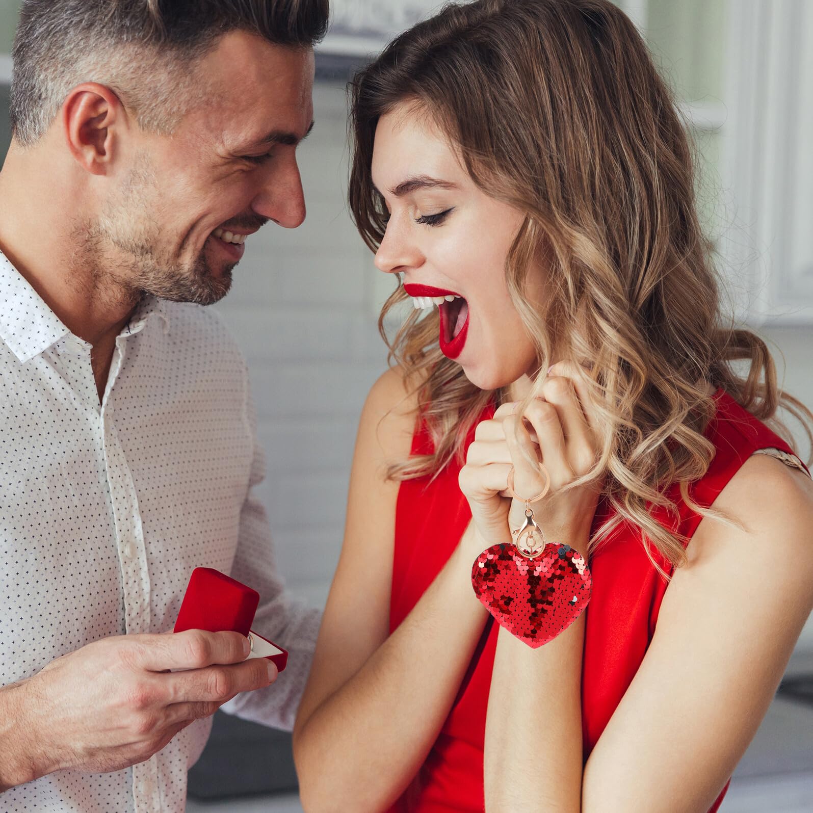 VILLCASE 24 Portachiavi Cuore Paillettes Reversibili Rosso in Lega e Plastica, Brillante Sotto la Luce, Idea Regalo Elegante la Festa degli Innamorati