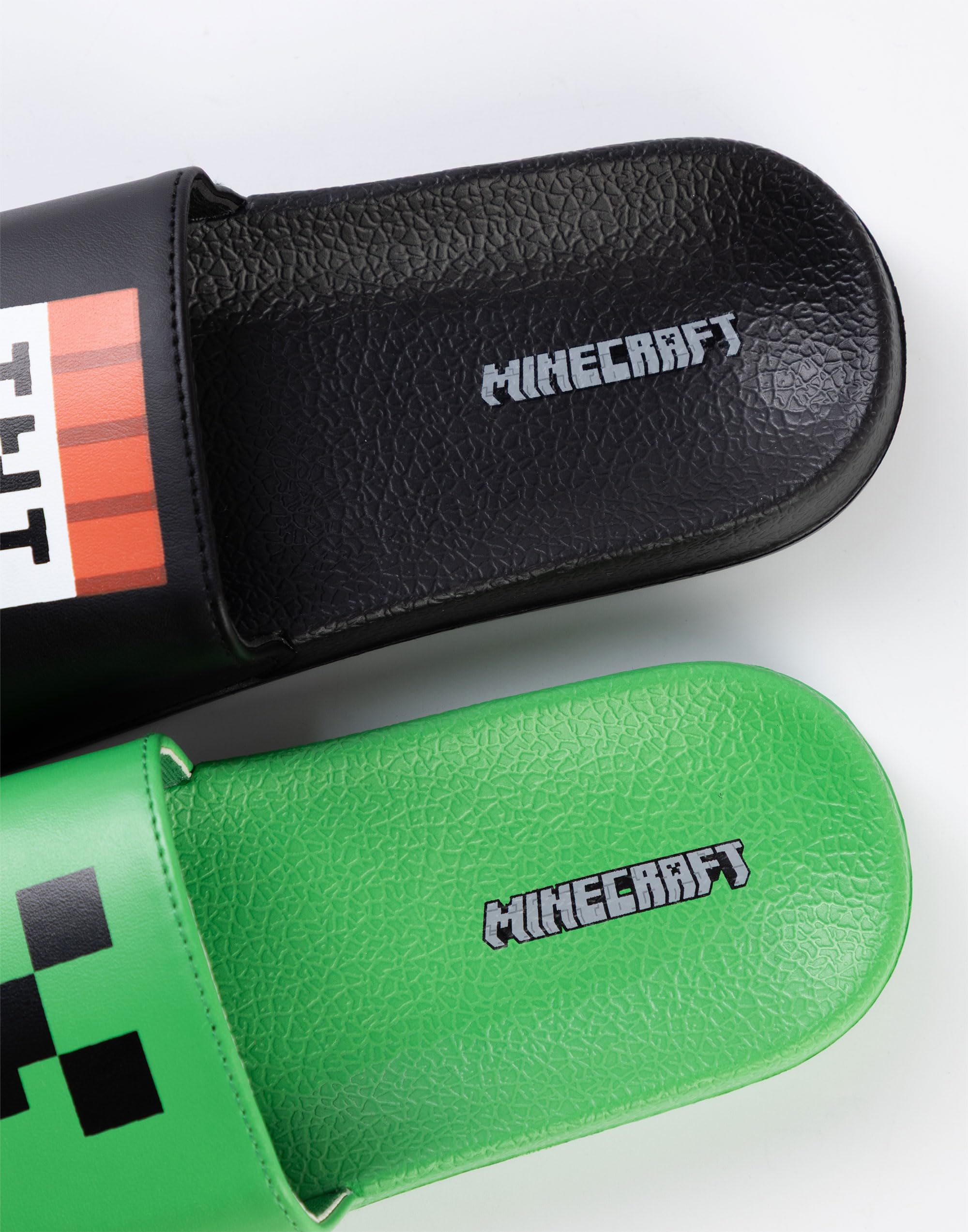 Minecraft Claquettes Creeper et TNT vertes et noires | Chaussures décontractées pour garçon | Lot de 2 claquettes avec visage de Creeper et élément de jeu TNT | Produits dérivés