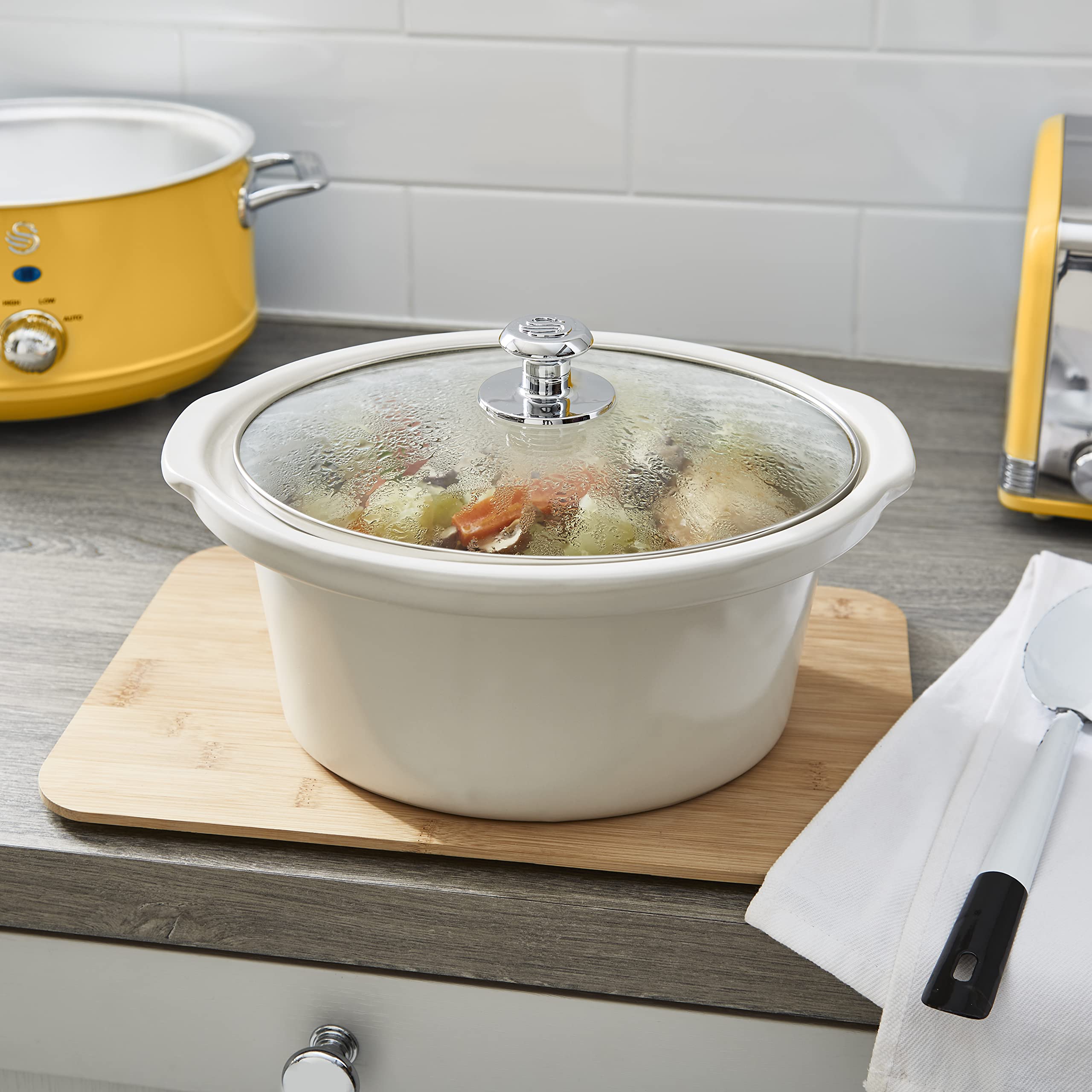 Swan Retro Slow Cooker 3,5L Cerámica Antiadherente 3 Niveles Temperatura 200W Amarillo