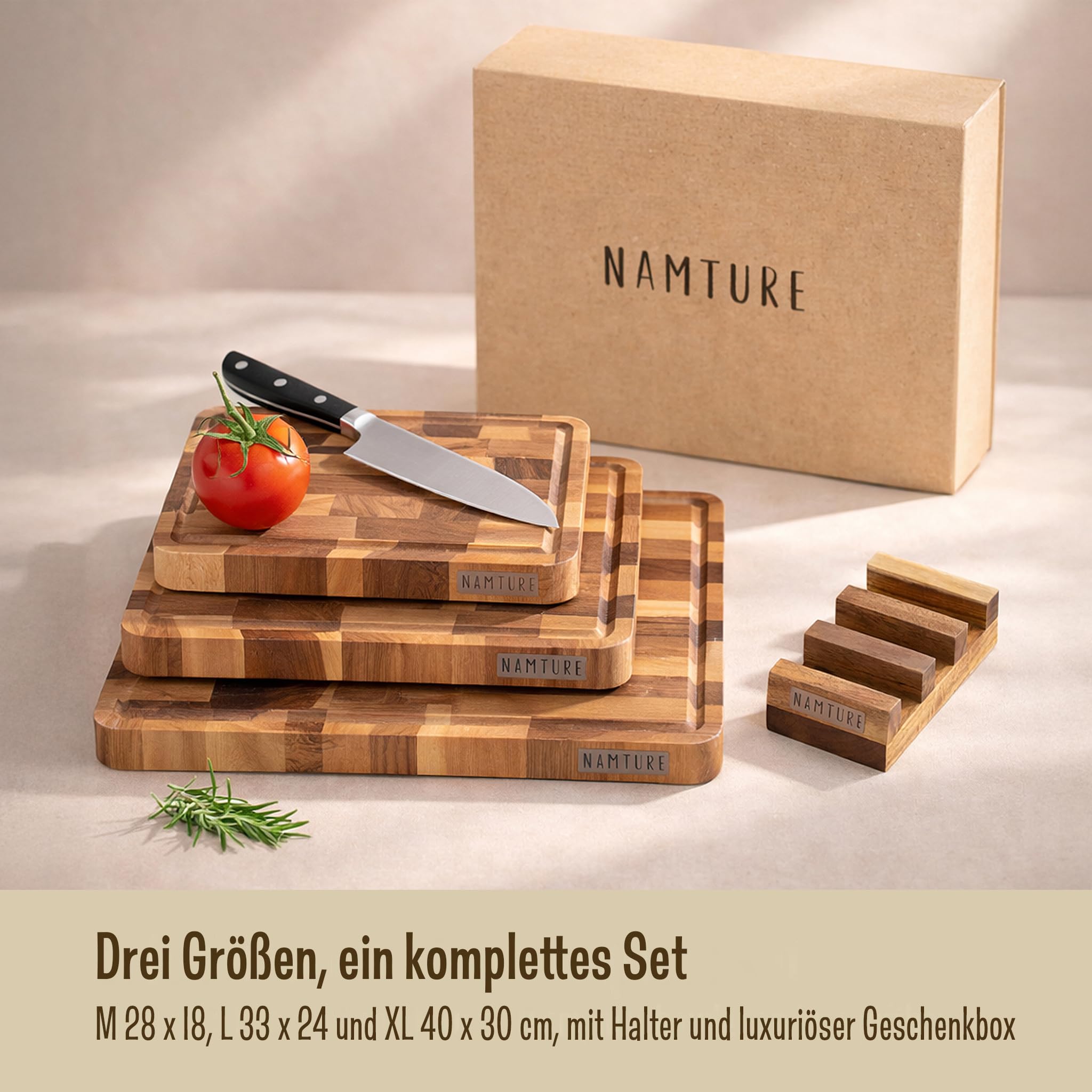 Schneidebrett Holz Set – 2,5 cm stark, mit hochwertiger Öl-Oberfläche, Saftrille, Anti-Rutsch-Füßen & Brettständer – Akazienholz Schneidebretter in luxuriöser Geschenkbox