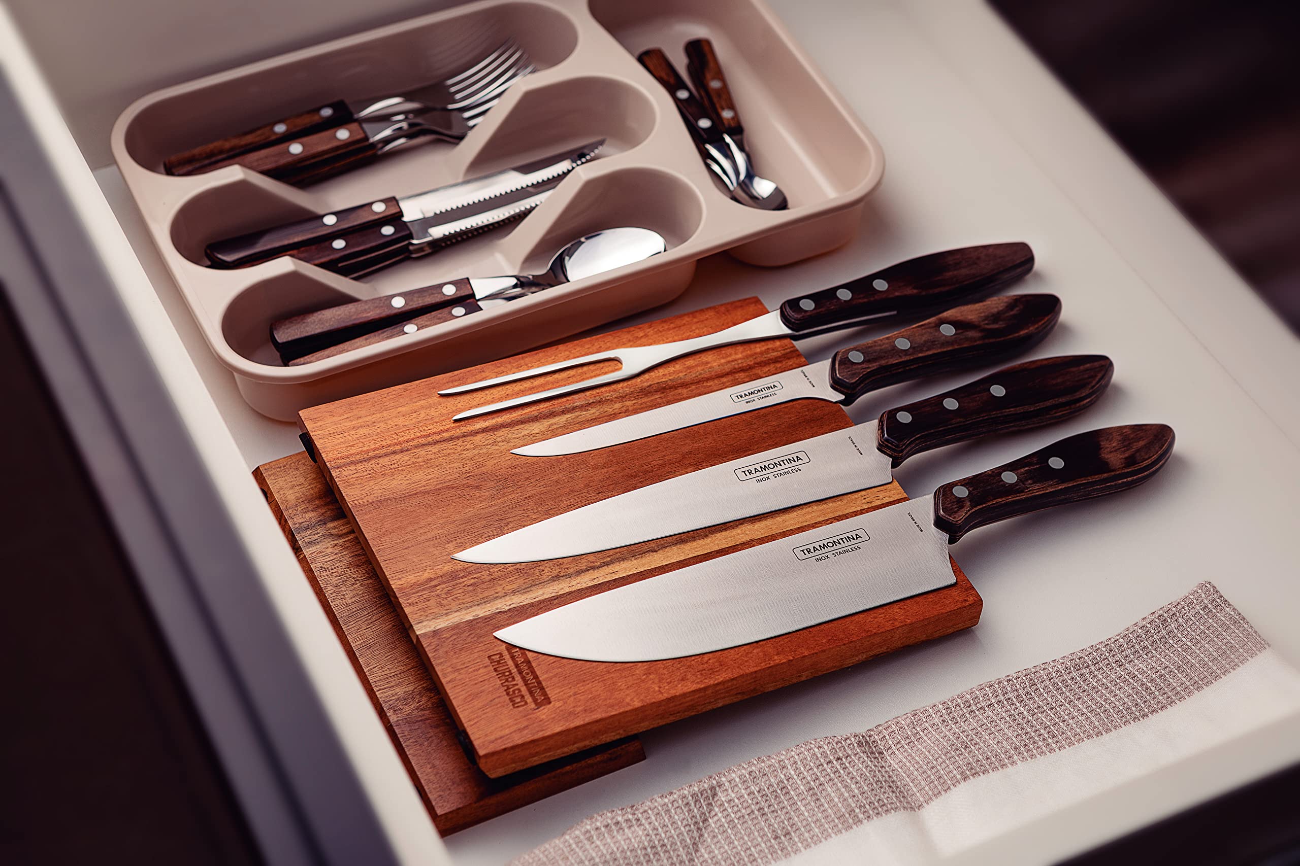 TRAMONTINA - Juego Churrasco, para Asado, en Acero Inoxidable y Mangos de Madera Polywood en Color Castaño, Cubiertos con Remaches de Aluminio, 5 Piezas, Incluye Cuchillos, Soporte y Tenedor
