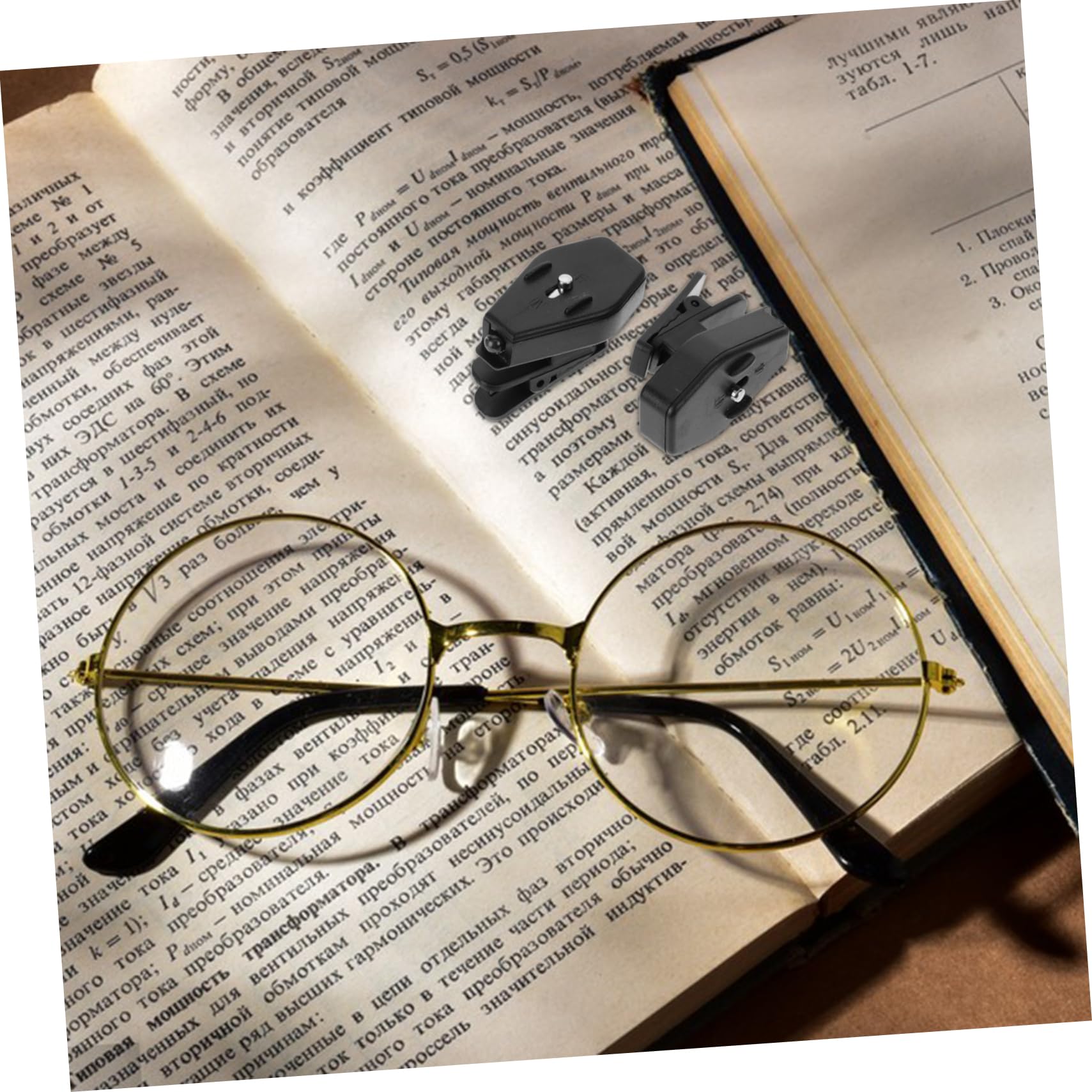 SEWACC 2pcs Led Eyeglass Clip Light Clip on Light for Glasses Mini Book Book Lamps on
