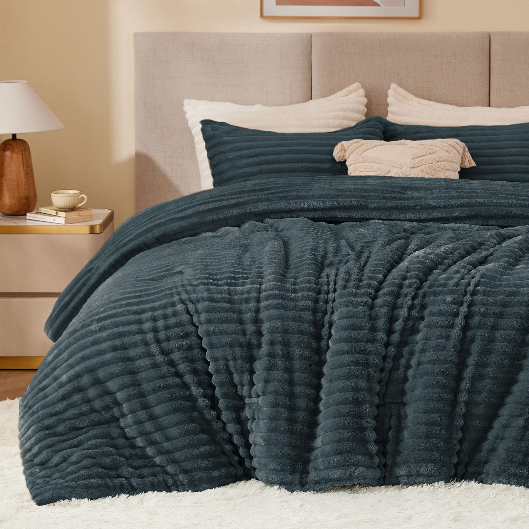 BEDELITE Fleece King Comforter Set -Super Soft &amp; Warm Fluffy Dark Grey Bedding, Luxury Fuzzy Heavy Bed Set for Winter with 2 Pillow Cases