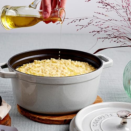 Vista 190 de STAUB Horno holandés de hierro fundido 4-qt Round Cocotte, fabricado en Francia, sirve 3-4, blanco
