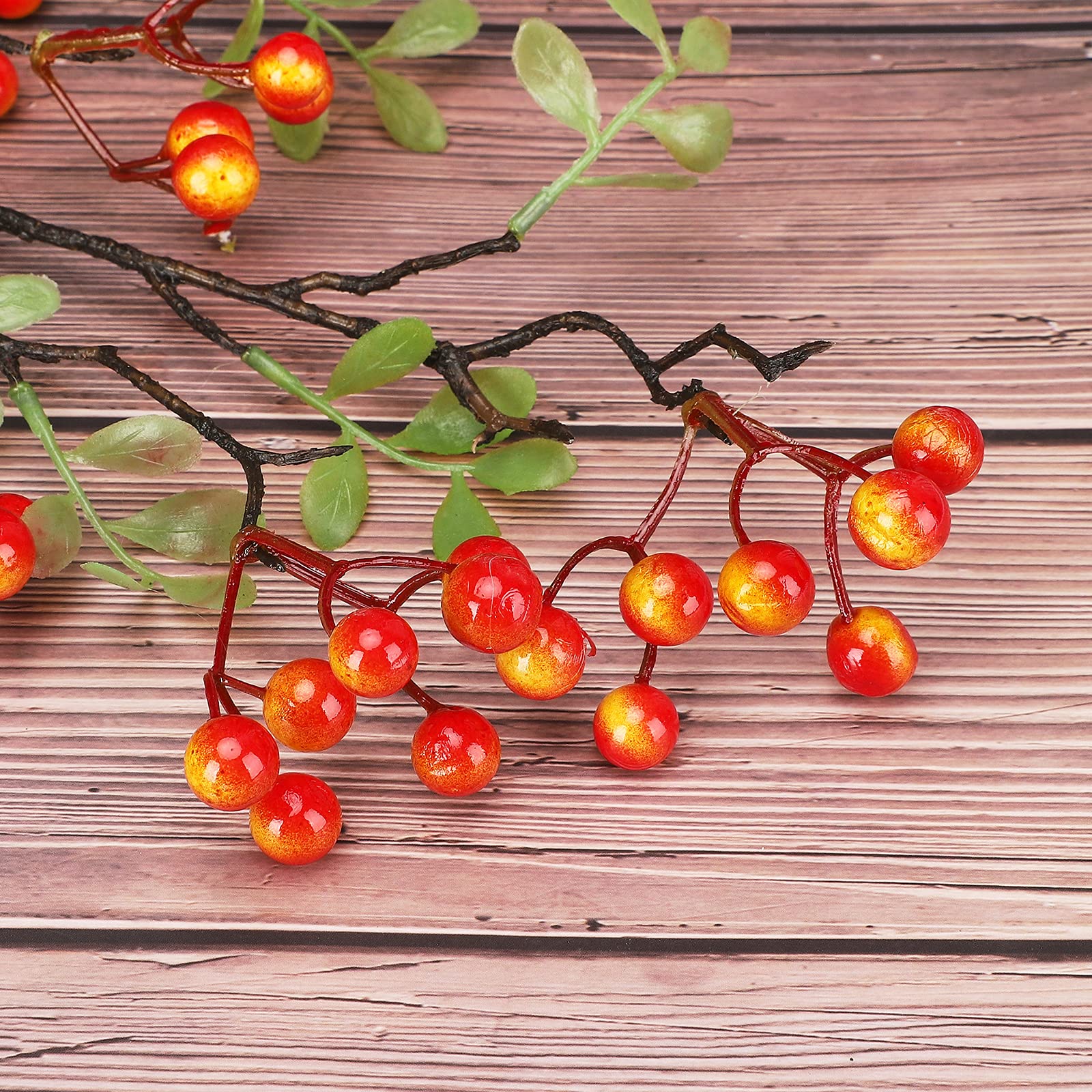 Confezione da 3/6 Steli di Bacche Artificiali 27,56 Pollici Gambo Lungo Piante di Bacche Finte con Foglie Verdi Scelte di Bacche di Agrifoglio di Natale per Albero di Natale(6 Pezzi Arancione)