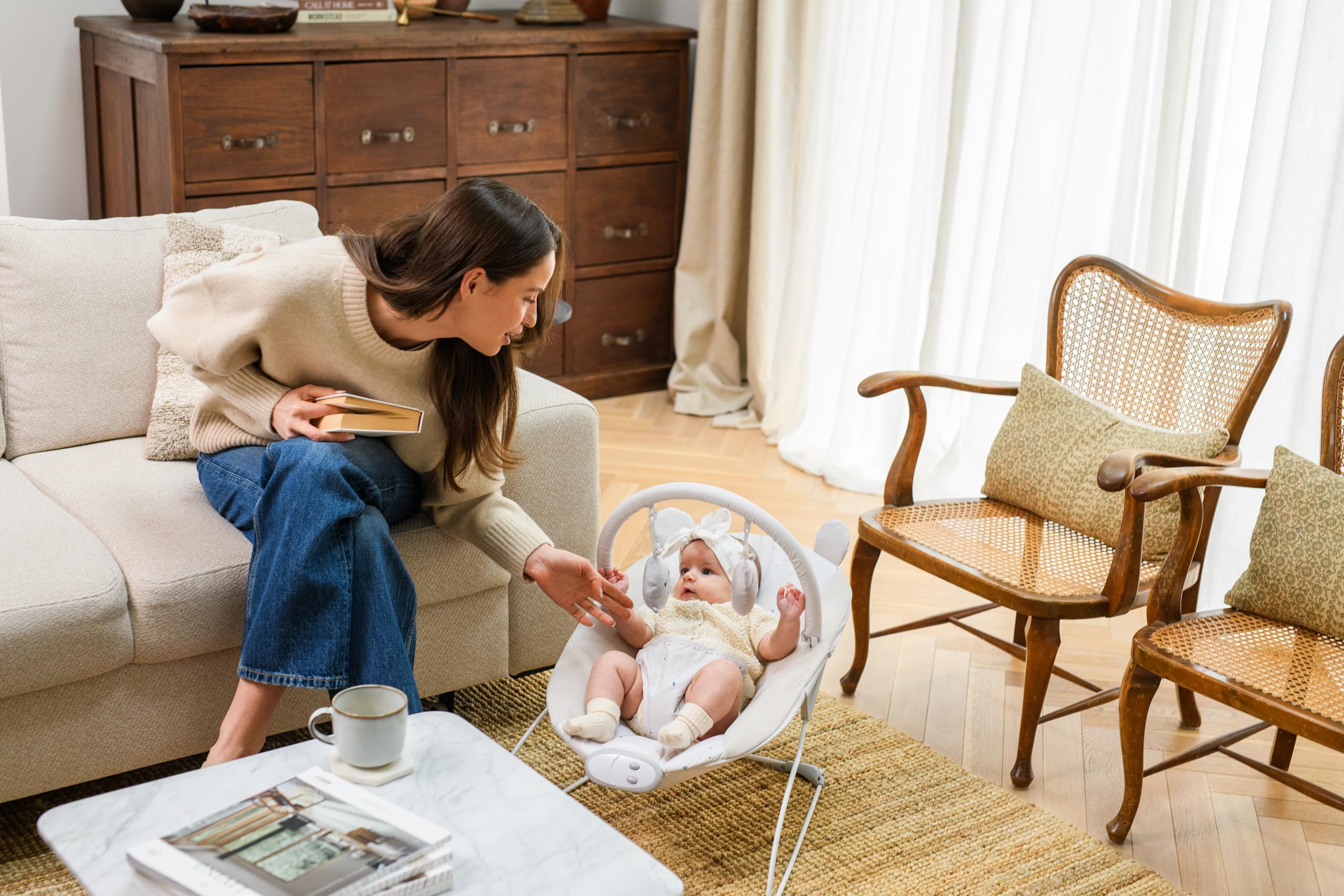 MoMi GLOSSY sdraietta per bambini fino a 9 kg, cintura 3 punti, struttura in metallo con piedini antiscivolo, 1,7 kg, 58×49×53 cm, modulo sensoriale per lo sviluppo del bambino