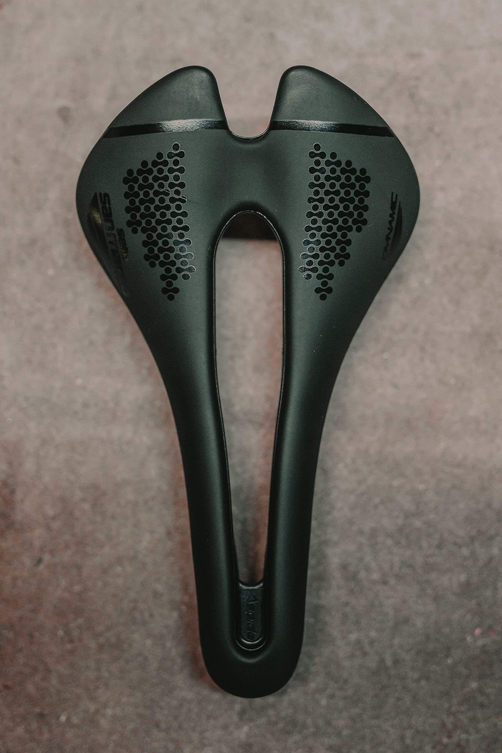 Selle San Marco ASPIDE Short Dynamic - Sella Bicicletta Strada, Leggera, Foro Anatomico, Telaio Resistente in Manganese