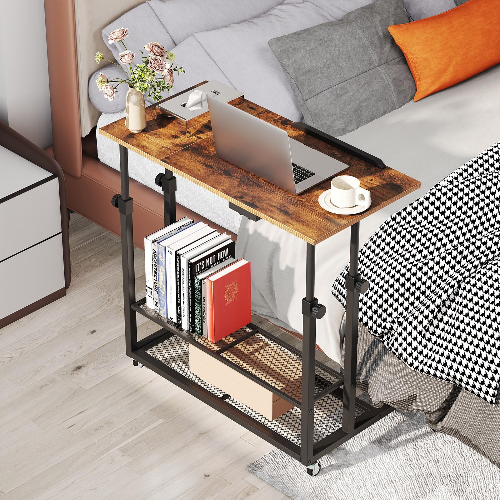 COSTWAY Tavolino da Divano e Letto, Tavolo Regolabile in Altezza con Ruote Bloccabili, Piano Inclinabile e Mensole Portaoggetti, Mobile Versatile per Salotto, Camera da Letto