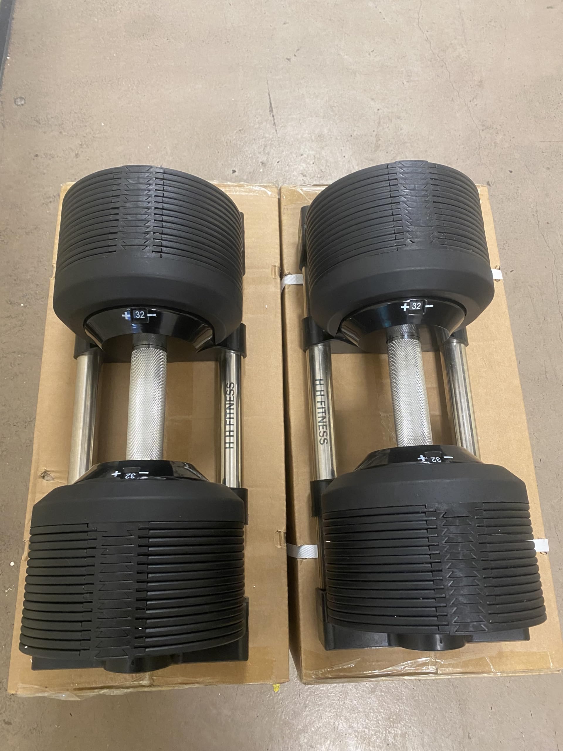 2 manubri regolabili da 32 kg (incrementi di 1 kg)