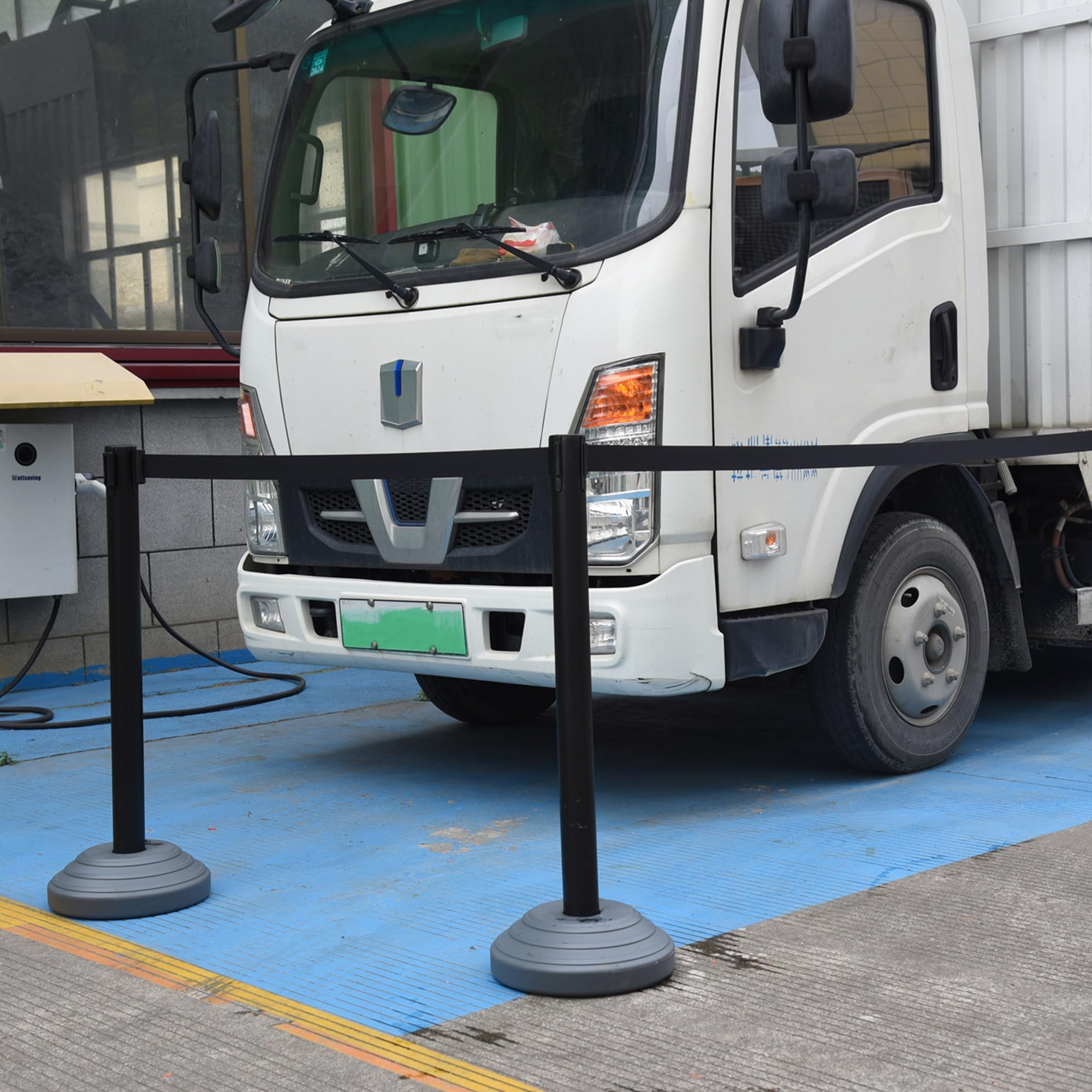 Juego de 6 postes con cinta retráctil, Poste de barrera, Cintas retráctiles de 305 cm, Barrera de seguridad para la gestión de multitudes (Negro, base rellenable con agua)