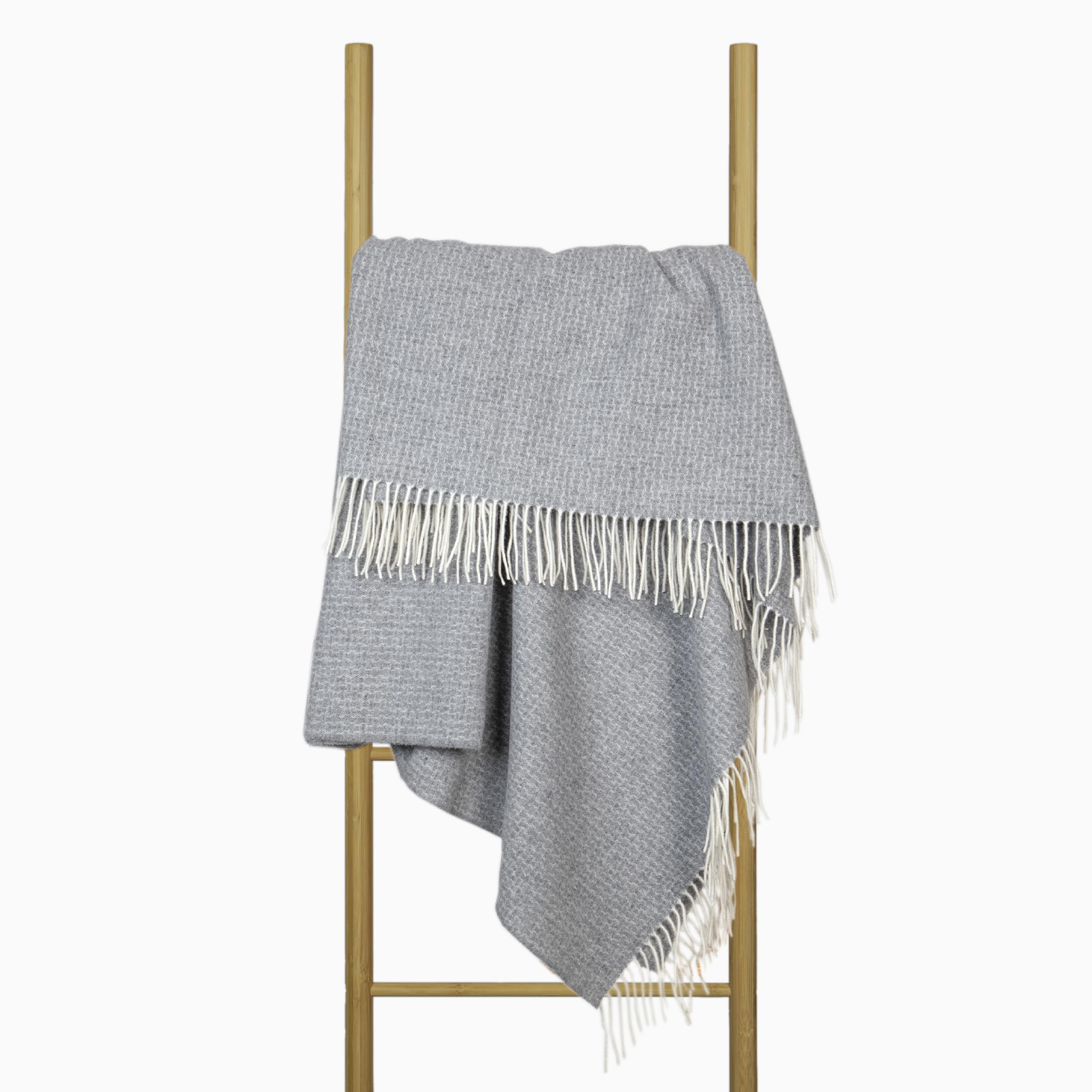 Merino Wool Blanket 140 x 200 cm with 10% Cashmere – Warm Blanket for Bed and Sofa, Winter Blanket with Fringes, Elegant Plaid for Sofa and Armchair – Nostra Andora
