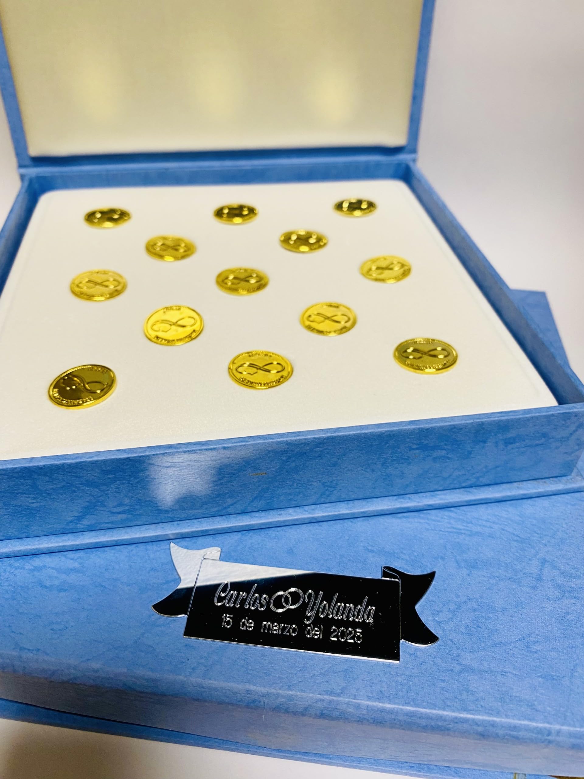 Arras boda matrimoniales doradas de 20mm en elegante estuche Personalizado