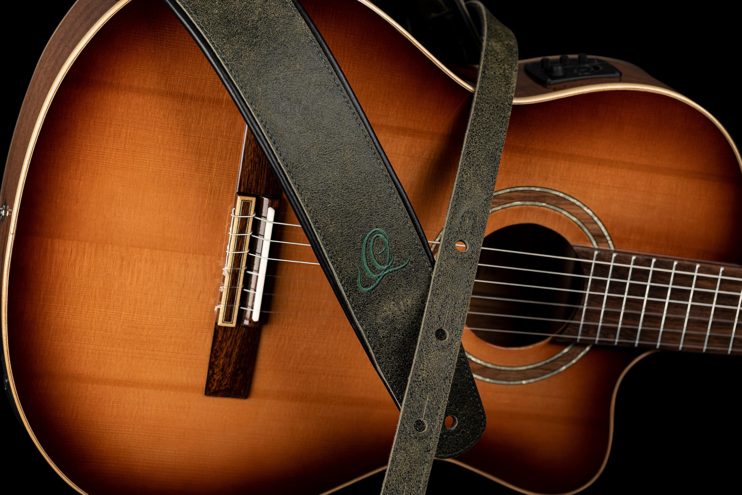 Ortega Guitars Gitarrengurt Länge Verstellbar - Akustik Gitarre / Bass, E-Gitarre, E-Bass - Artist Series - Echtleder, Olive Tree (OSAR-4)