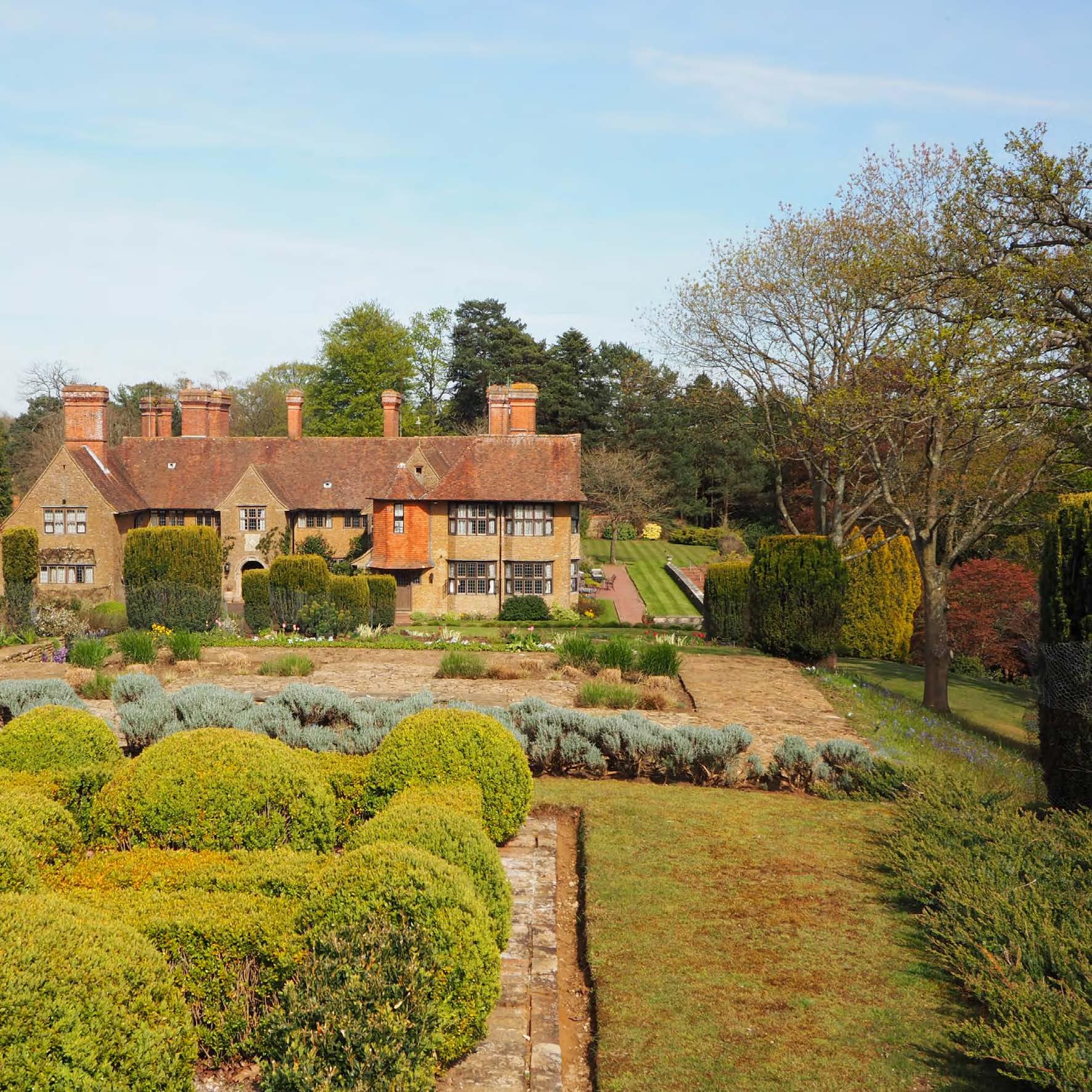 Sir Edwin Lutyens: The Arts & Crafts Houses