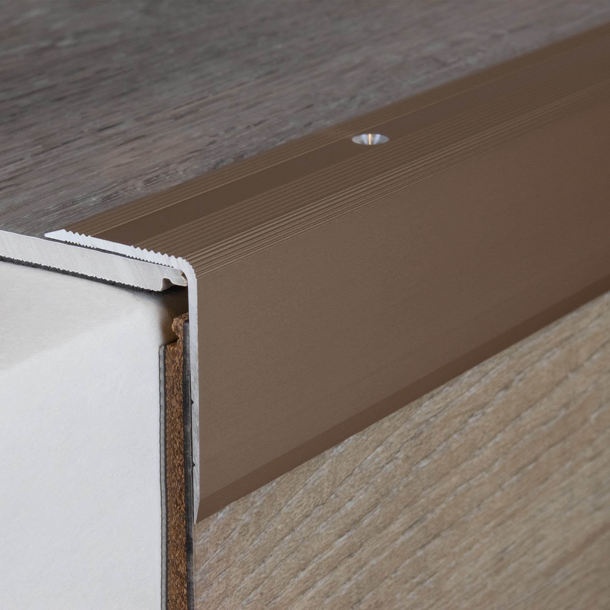 PROVISTON | Treppenkante | Aluminium | Bronze Hell | Breite 30 mm | Höhe 42 mm | Länge 2700 mm | Gebohrt | Treppenkantenprofil | Treppenwinkel | Winkelprofil | Kombiwinkel | 1 Stück