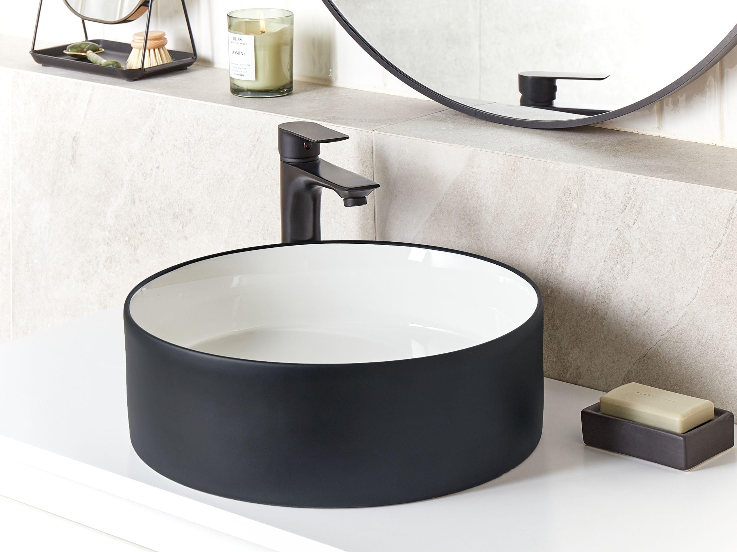 Umywalka nablatowa ceramiczna ⌀ 40 cm biało-czarna połyskujące wykończenie łazienka Tebar