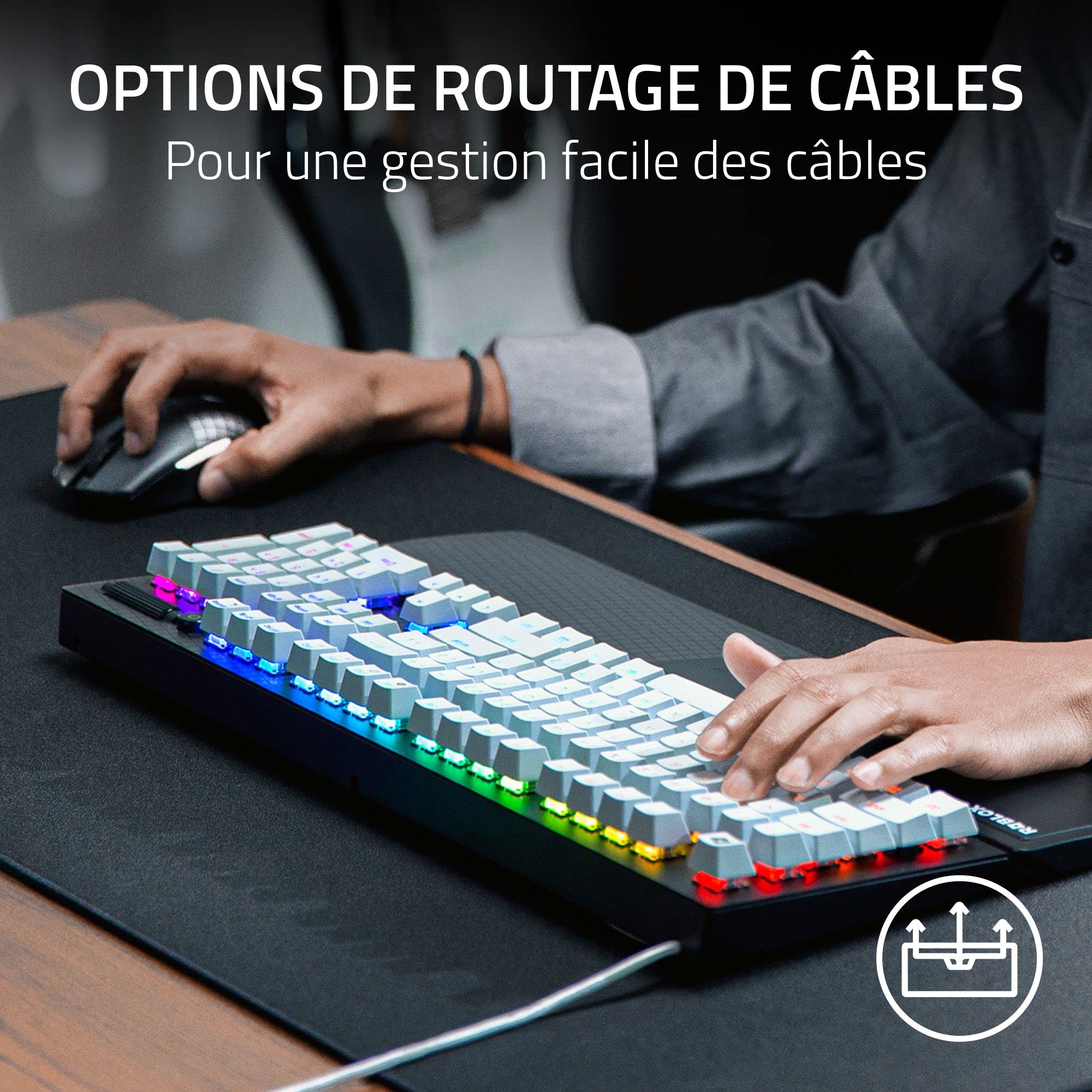 Razer BlackWidow V3 (Switches Verts) - Clavier Gamer Mécanique (Switches Mécaniques Clicky, Touches en ABS Doubleshot, Touches Media, Repose-Poignet) Clavier US - Roblox Ed.