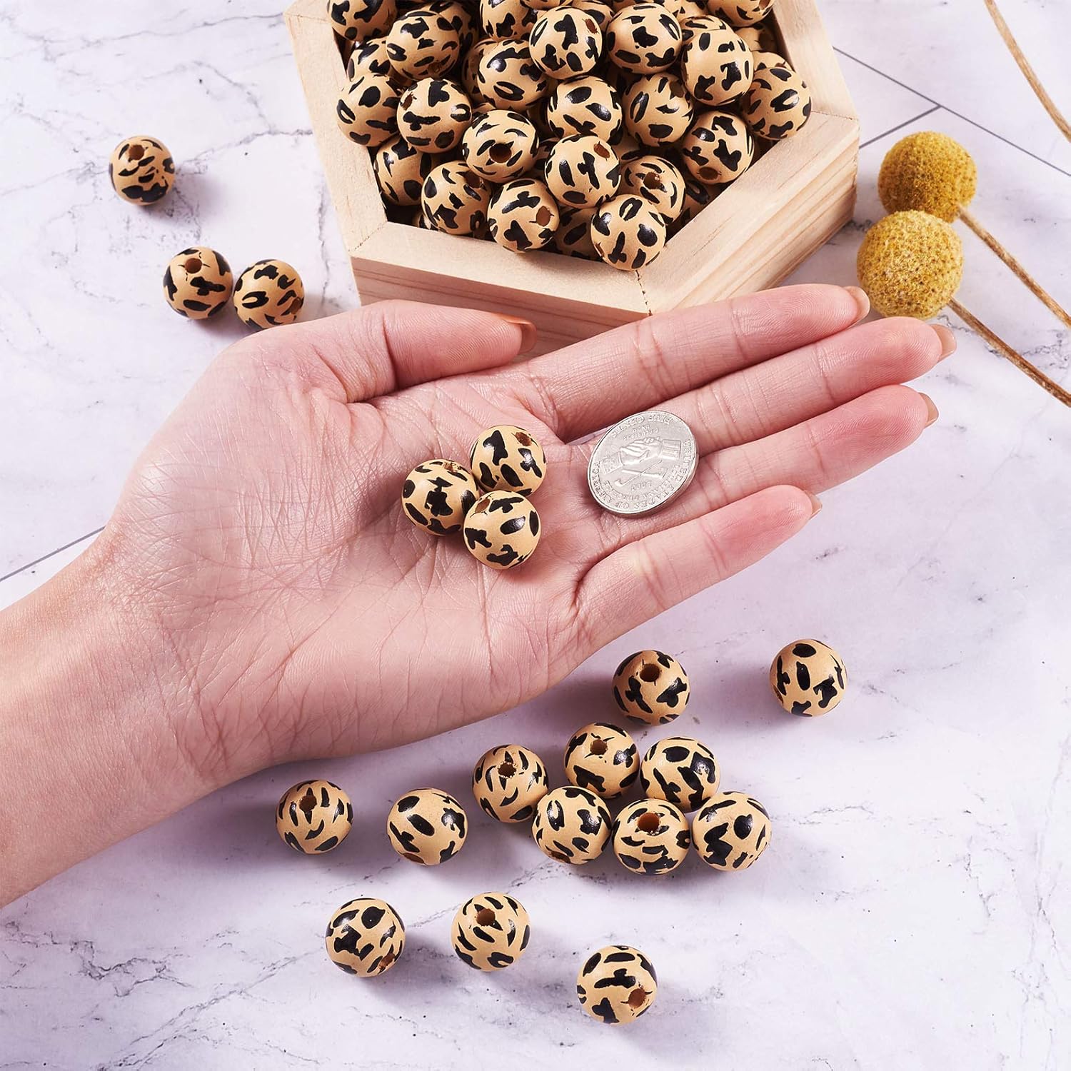 FASHEWELRY 300Pcs Printed Round Wooden Beads 14mm Leopard Print Wood Spacer Beads for DIY Bracelet Necklace Jewelry Making (Black)