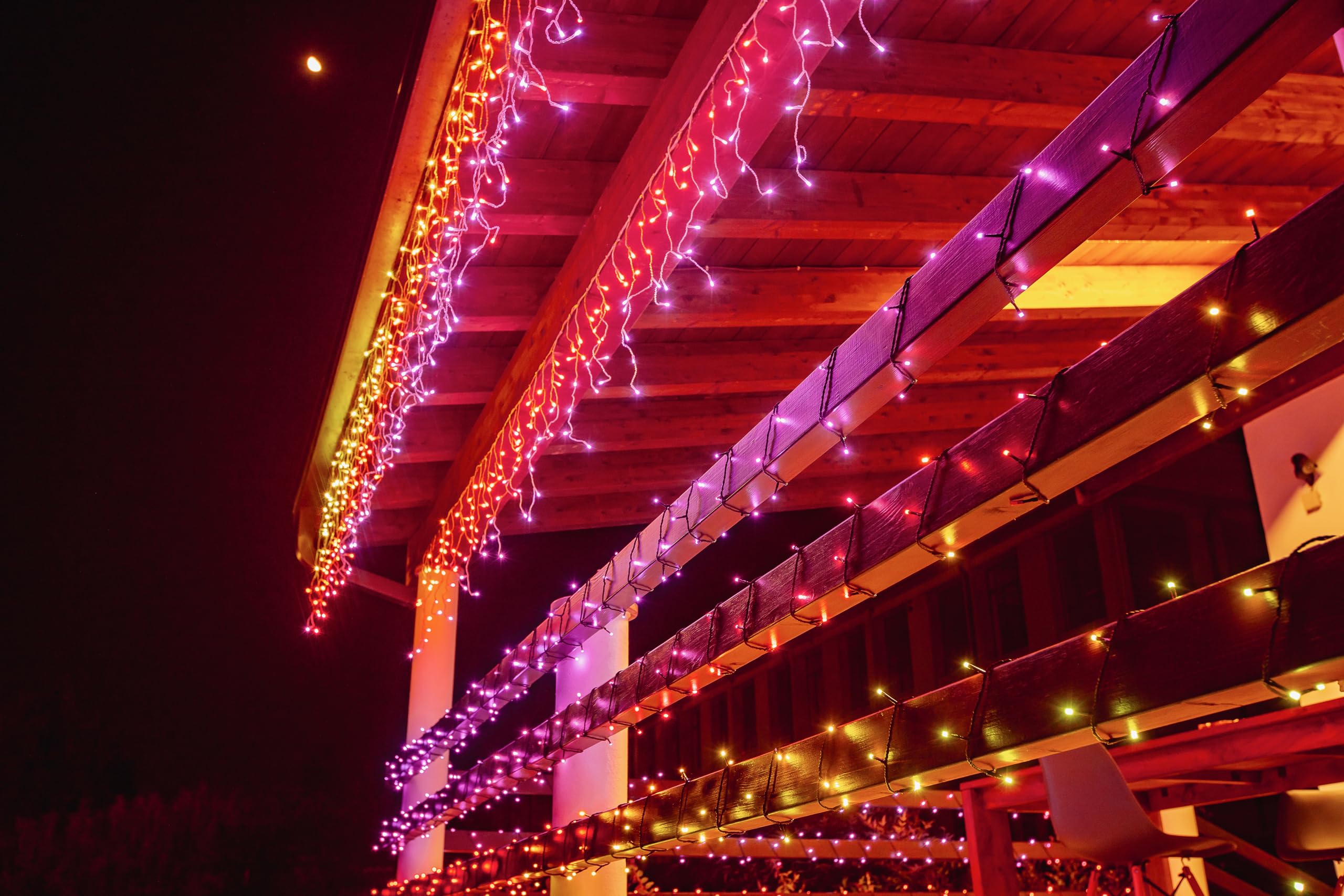 Twinkly Icicle 190 LED RGB+Bianco, Luci a Cascata LED Esterno e Interno, Luci Smart Multicolore RGB e Bianco, Compatibile con Alexa, Google Home, IP44, Controllo App, Filo Trasparente, 5.5m