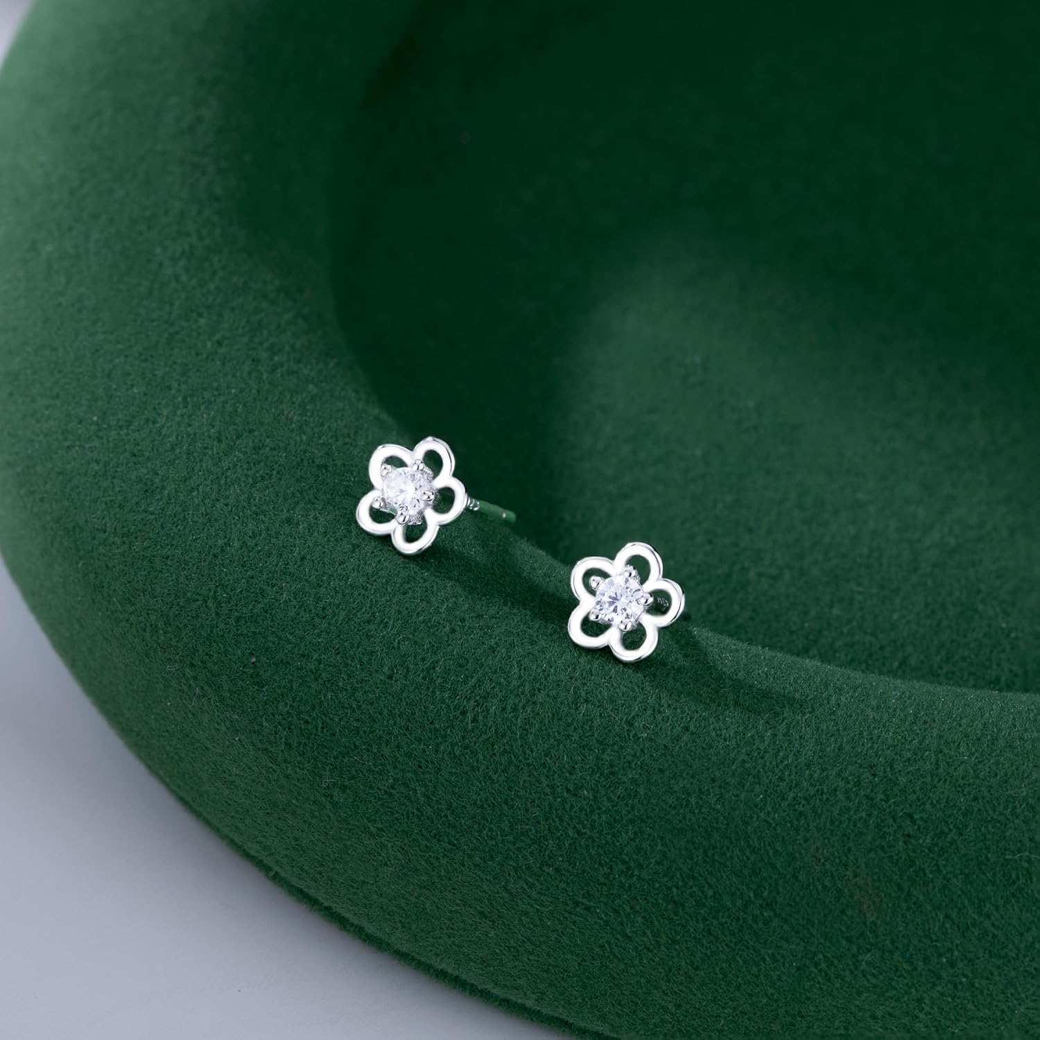 SLUYNZ Solid 925 Sterling Silver Tiny Flower Earrings Stud for Women Teens Cute Flower Stud Earrings Spring
