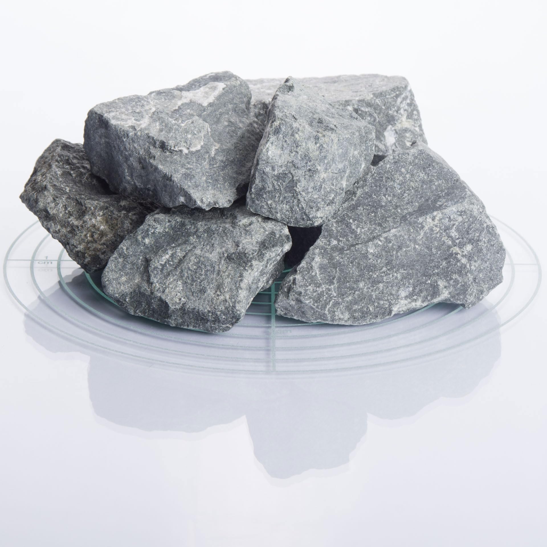 Schicker Mineral Diabas Ziersplitt grau 25 kg, Naturstein, Splitt für Steingärten, Beet, Gartenteich, Fassadenschutz, Weg- und Terrassengestaltung, robust, witterungsbeständig (Körnung 32-56 mm)