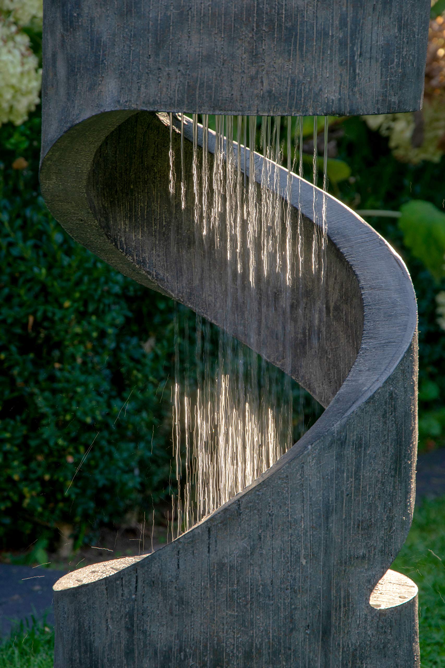 dobar® Fuente de jardín Venus 96160e de diseño Grande, con iluminación LED, Cascada de poliresina, Fuente Decorativa para Exteriores, 31,5 x 31,5 x 79,5 cm