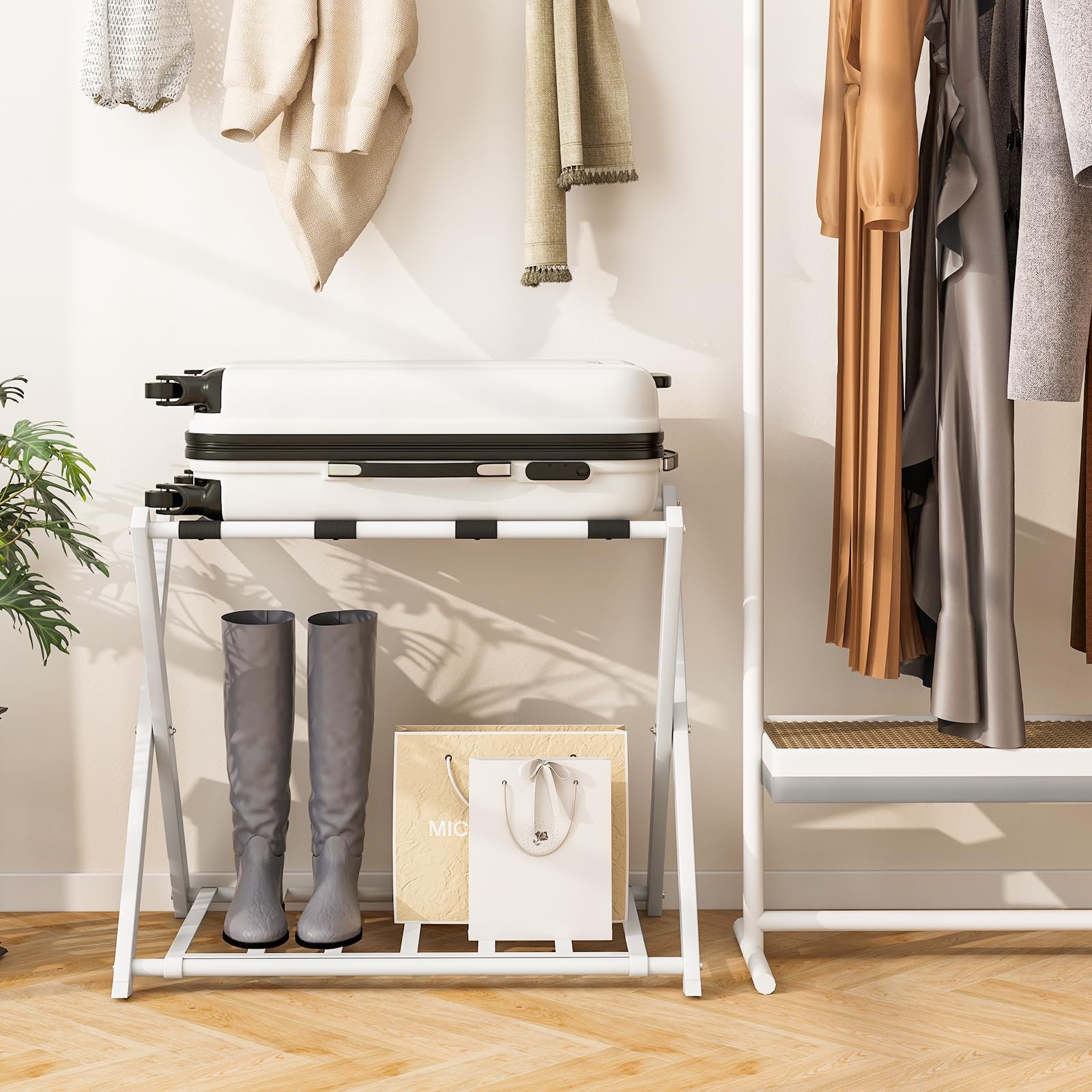 GIANTEX Kofferständer Klappbar, 2-Stöckige Kofferablage Metall, Gepäckablage Gepäckständer Hotel Gästezimmer, Kofferbock Klappbar Platzsparend, Weiß + Schwarz, 68x 45 x 57 cm